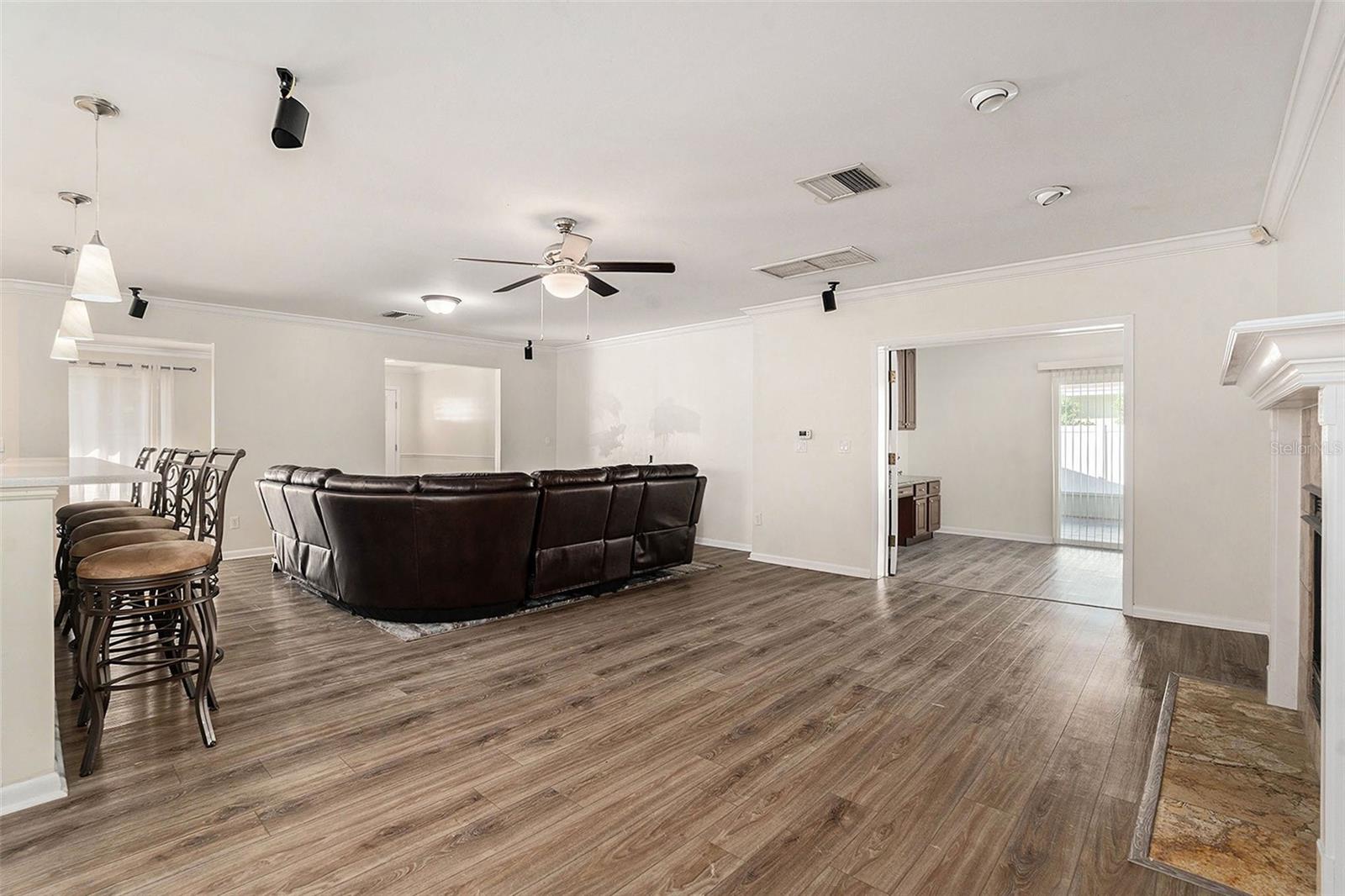 10910 CARROLLWOOD DR, TAMPA, FL, 33618