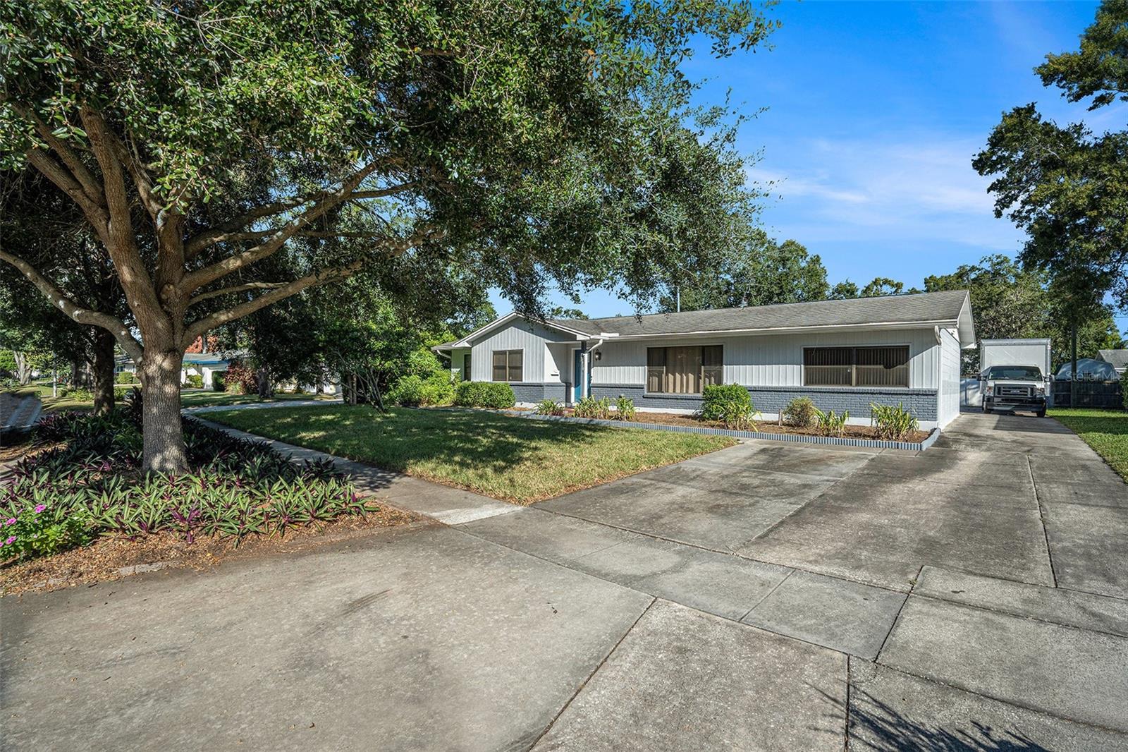 10910 CARROLLWOOD DR, TAMPA, FL, 33618