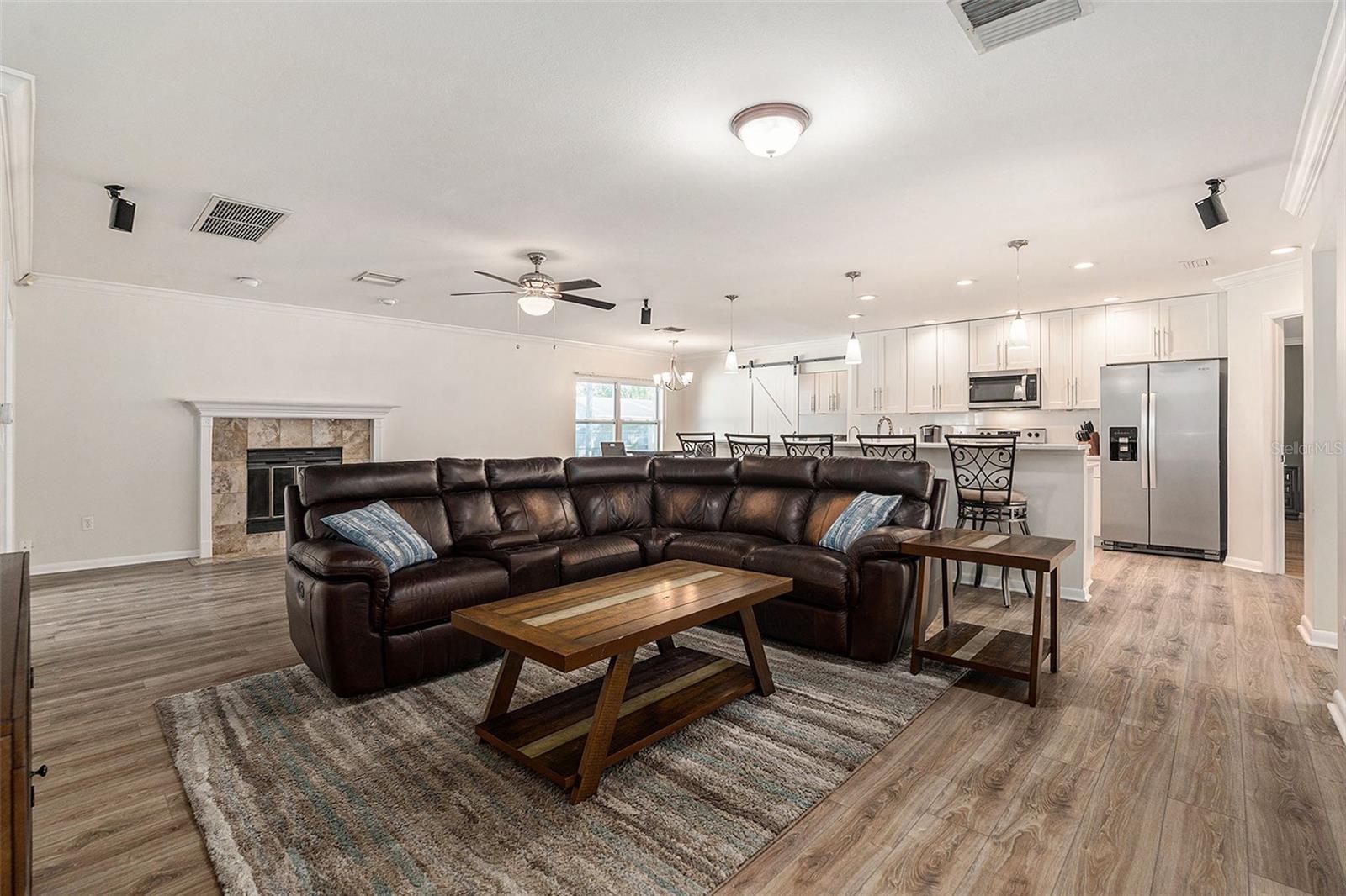 10910 CARROLLWOOD DR, TAMPA, FL, 33618