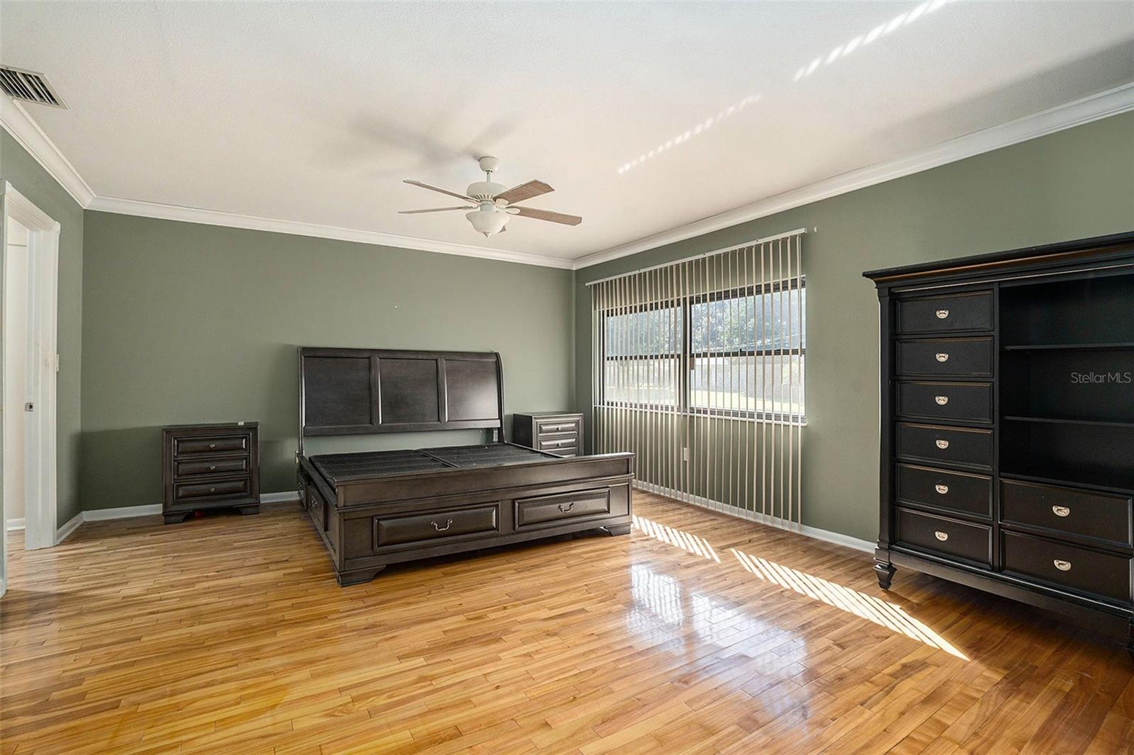 10910 CARROLLWOOD DR, TAMPA, FL, 33618