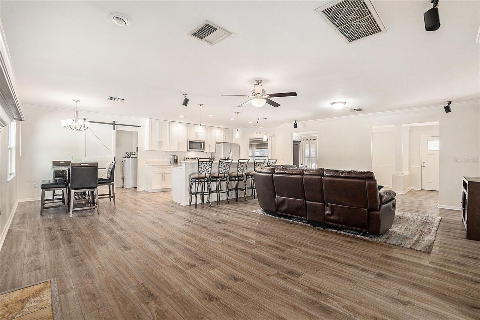 10910 CARROLLWOOD DR, TAMPA, FL, 33618