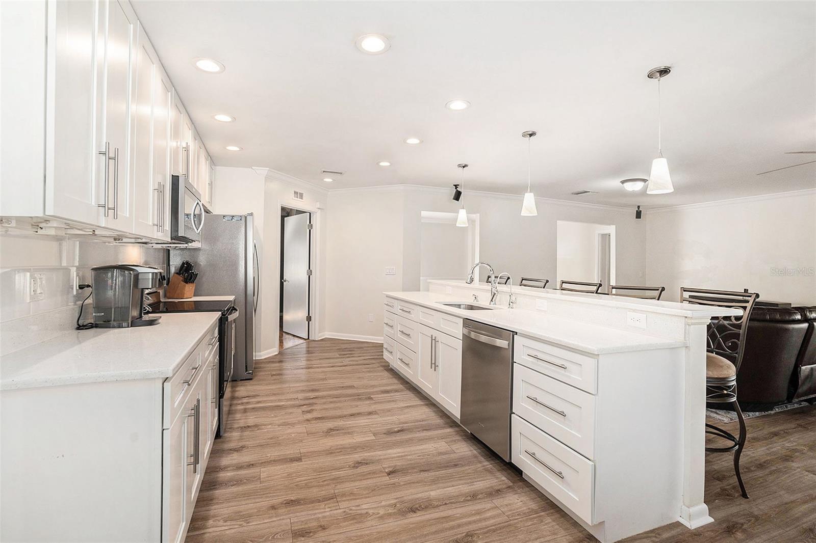 10910 CARROLLWOOD DR, TAMPA, FL, 33618