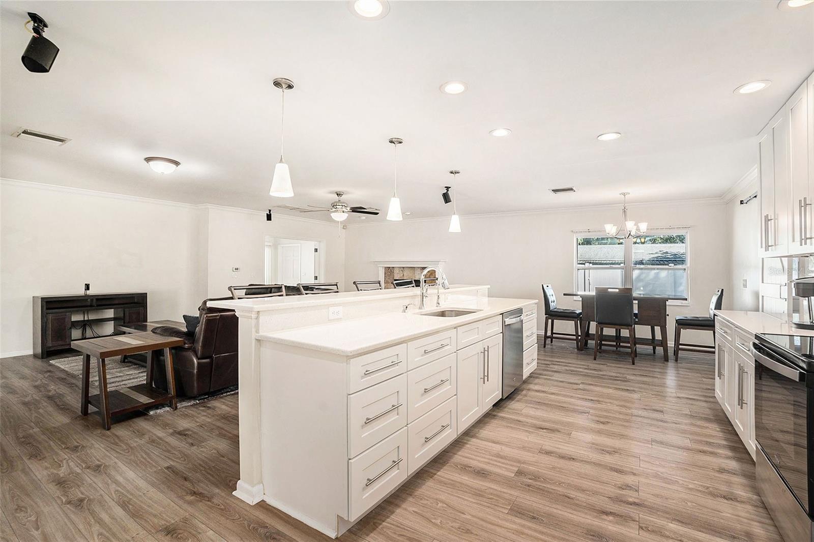 10910 CARROLLWOOD DR, TAMPA, FL, 33618