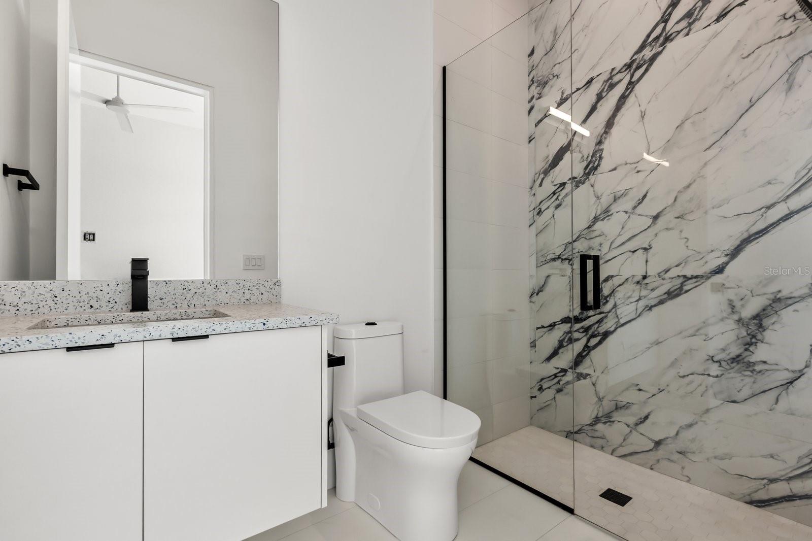 O6353952 Property Photo