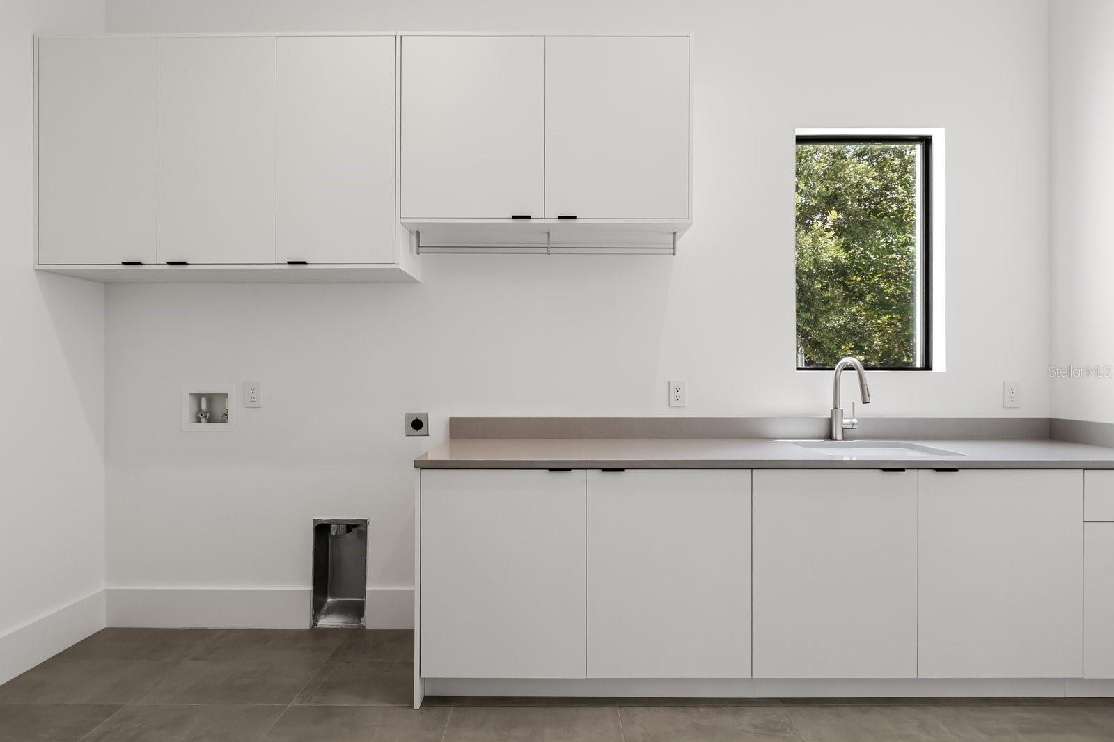 O6353952 Property Photo