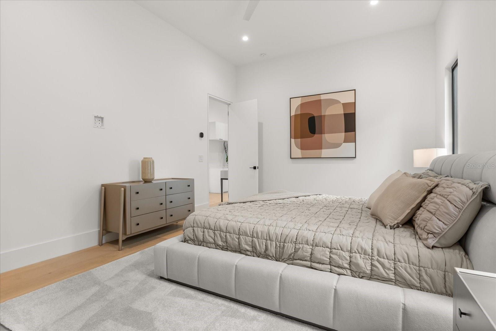 O6353952 Property Photo