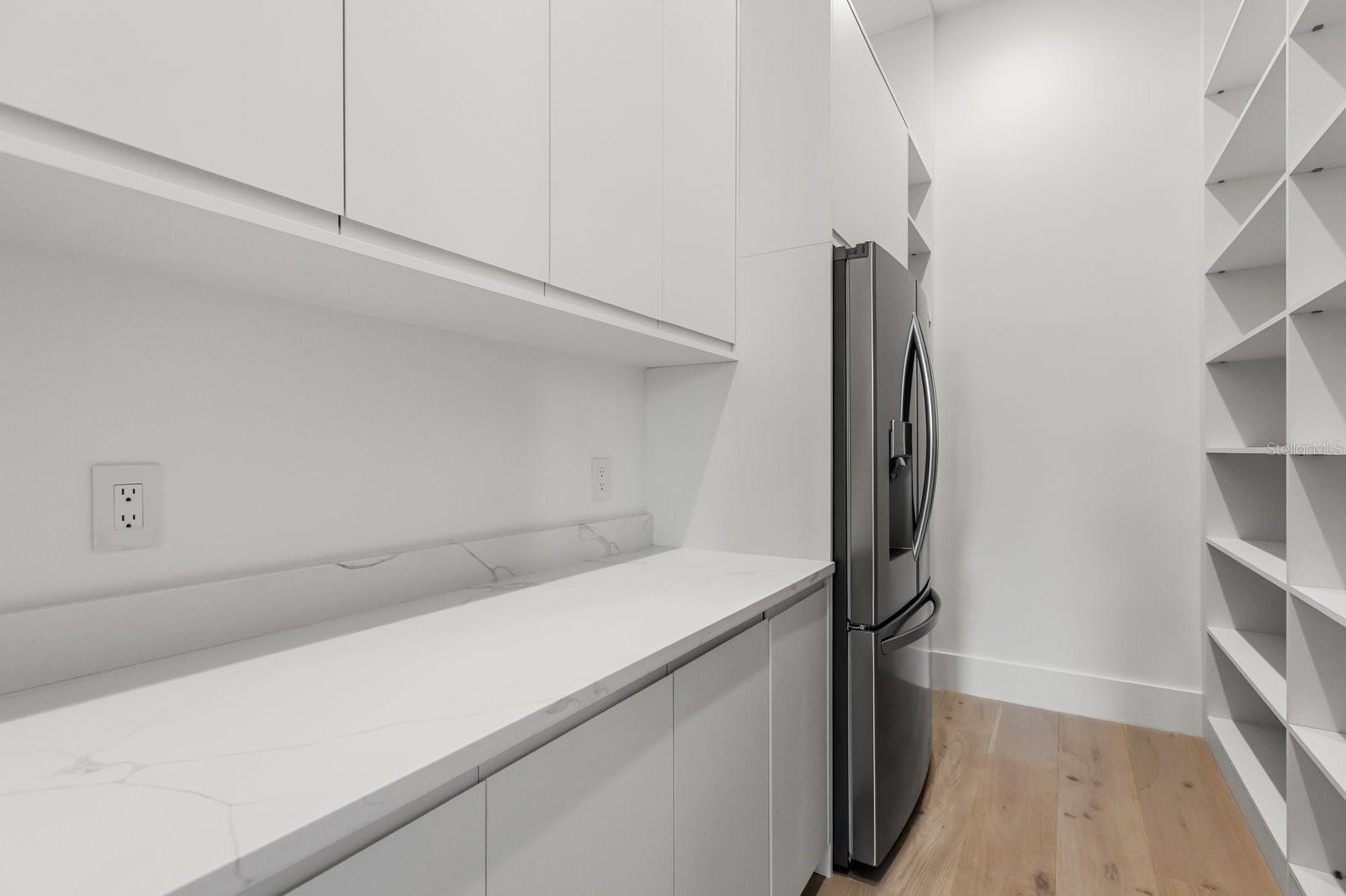 O6353952 Property Photo