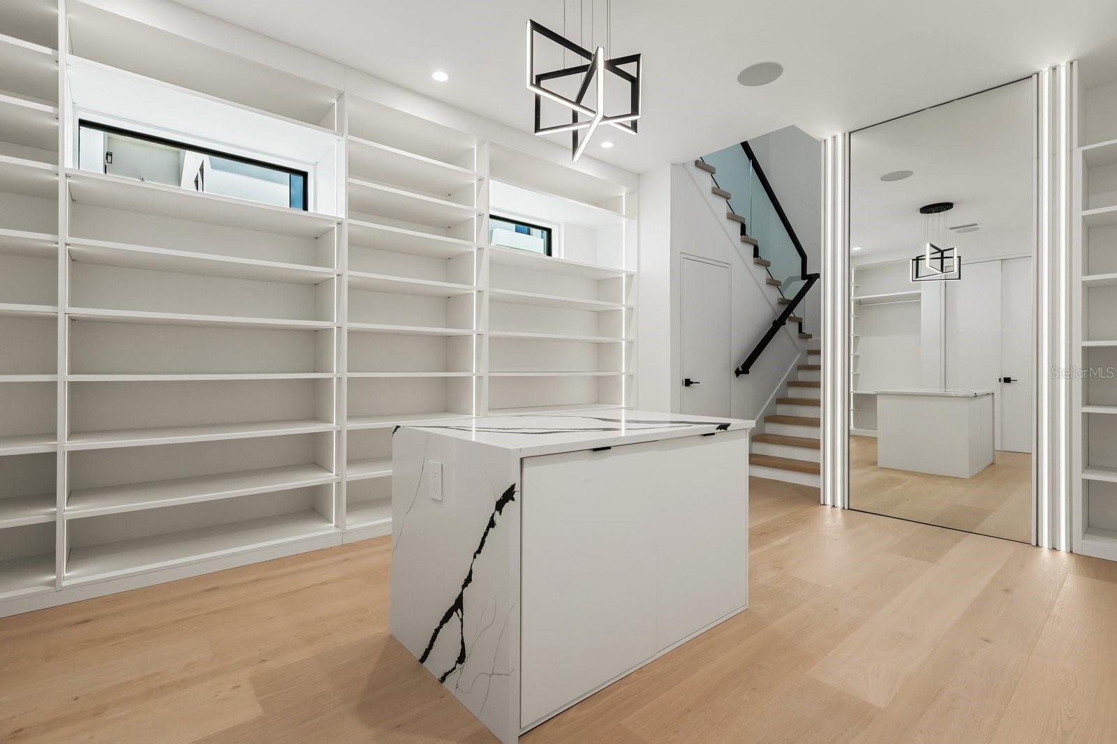 O6353952 Property Photo