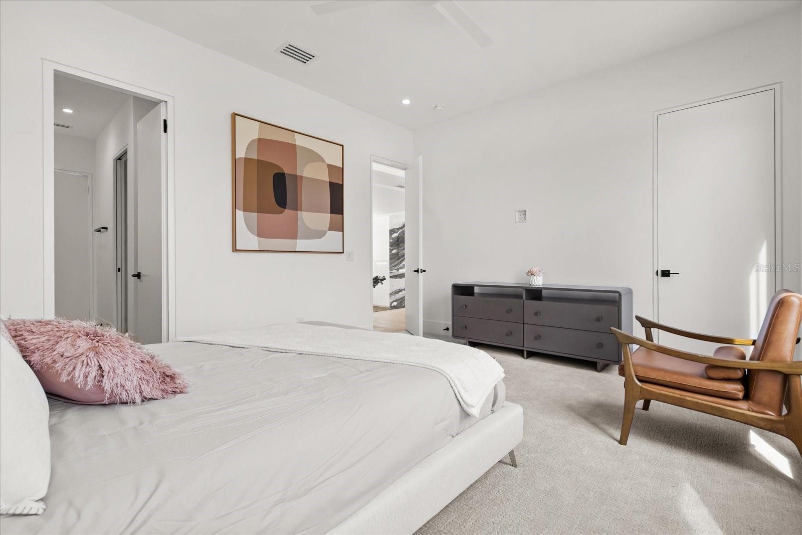 O6353952 Property Photo