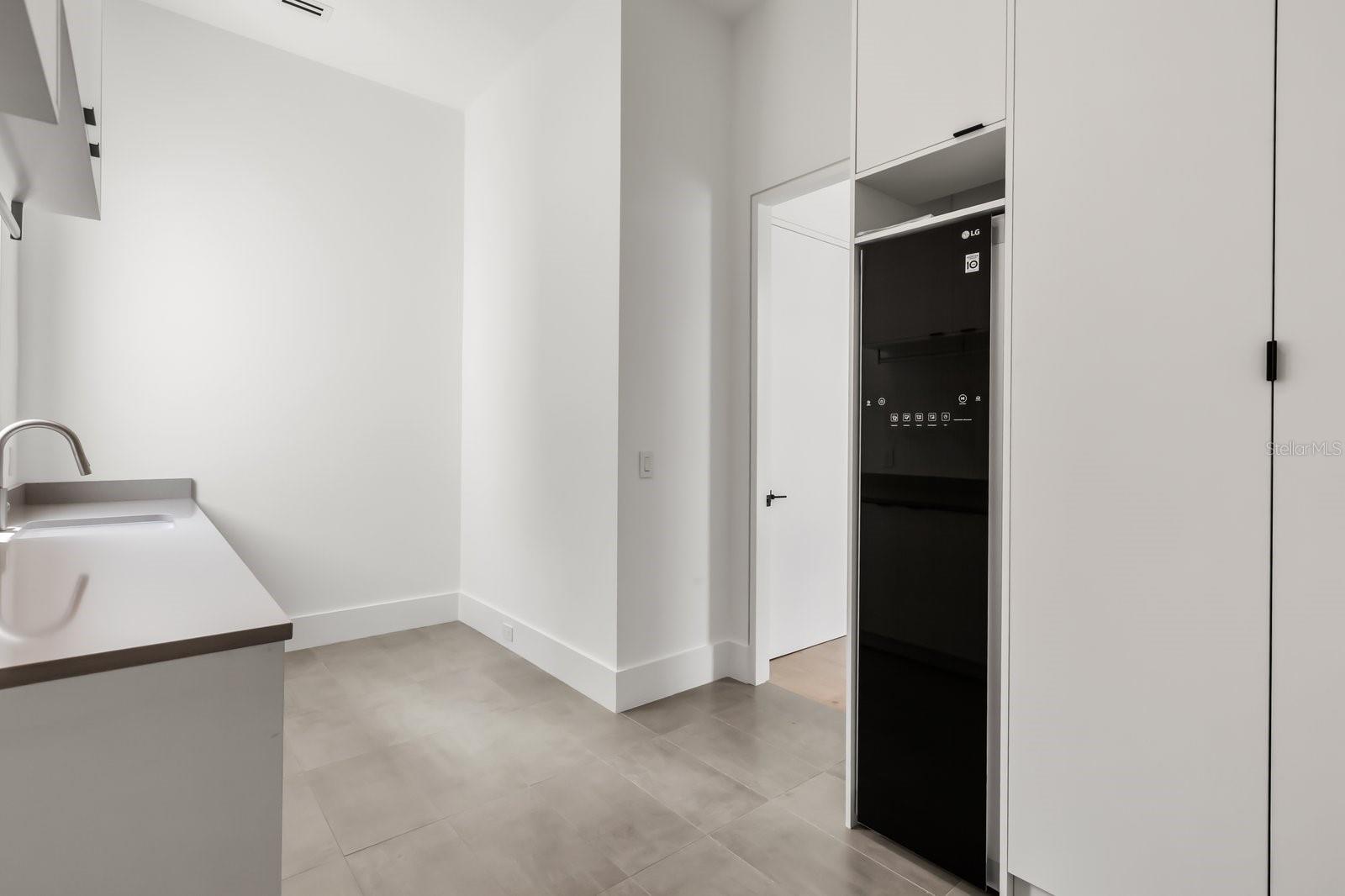 O6353952 Property Photo