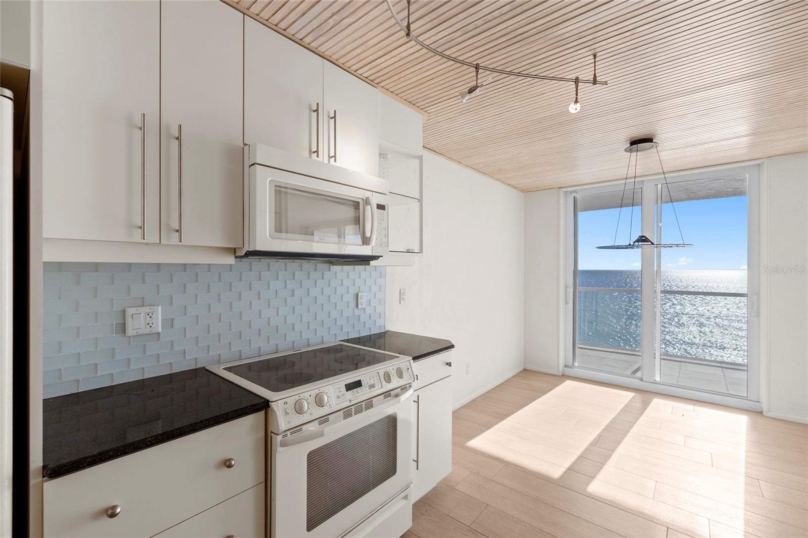 2425 GULF OF MEXICO DR #7D, LONGBOAT KEY, FL, 34228