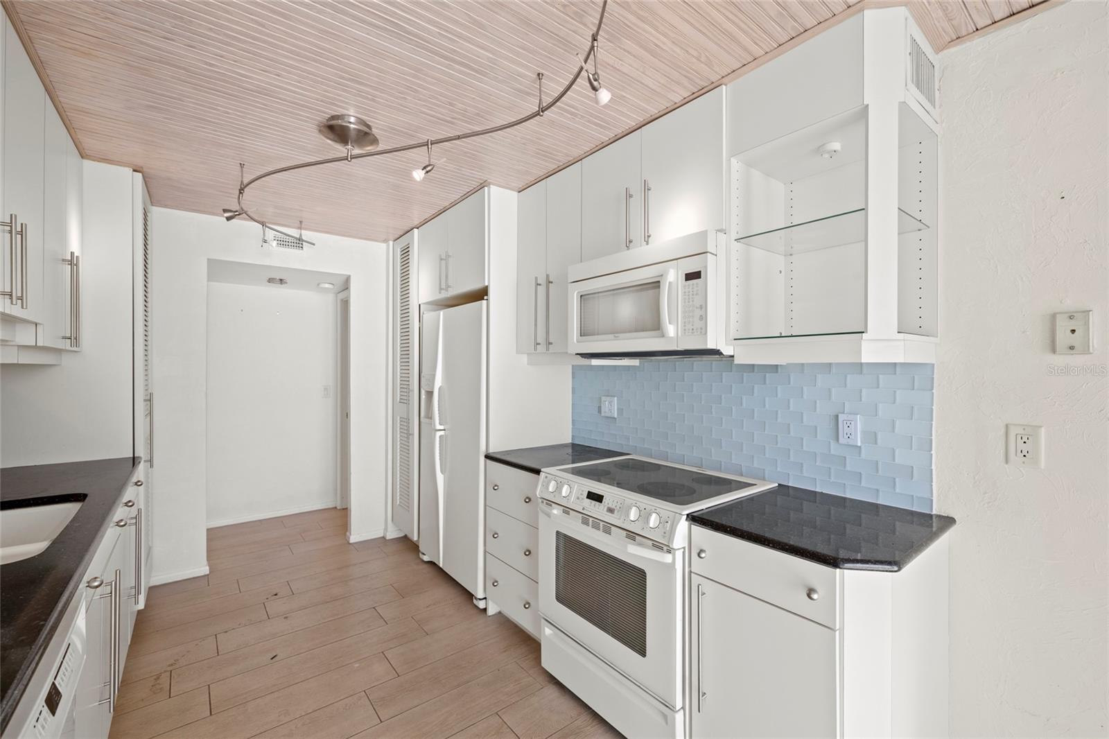 2425 GULF OF MEXICO DR #7D, LONGBOAT KEY, FL, 34228