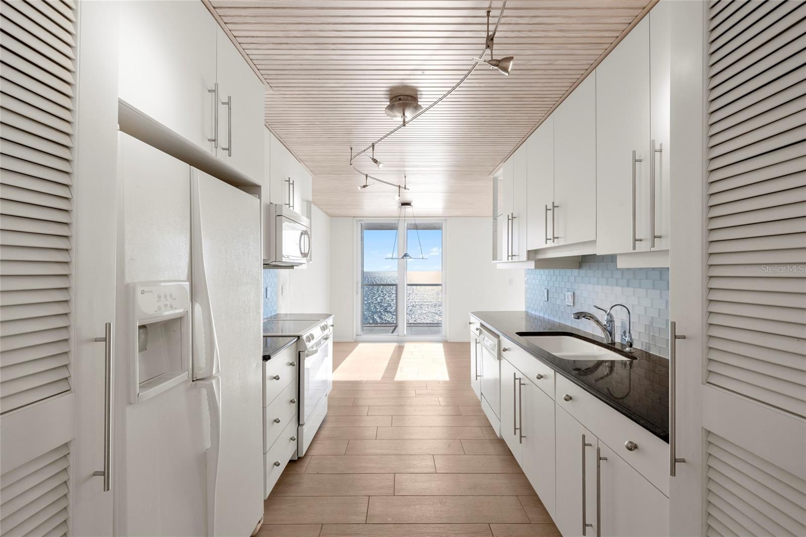 2425 GULF OF MEXICO DR #7D, LONGBOAT KEY, FL, 34228