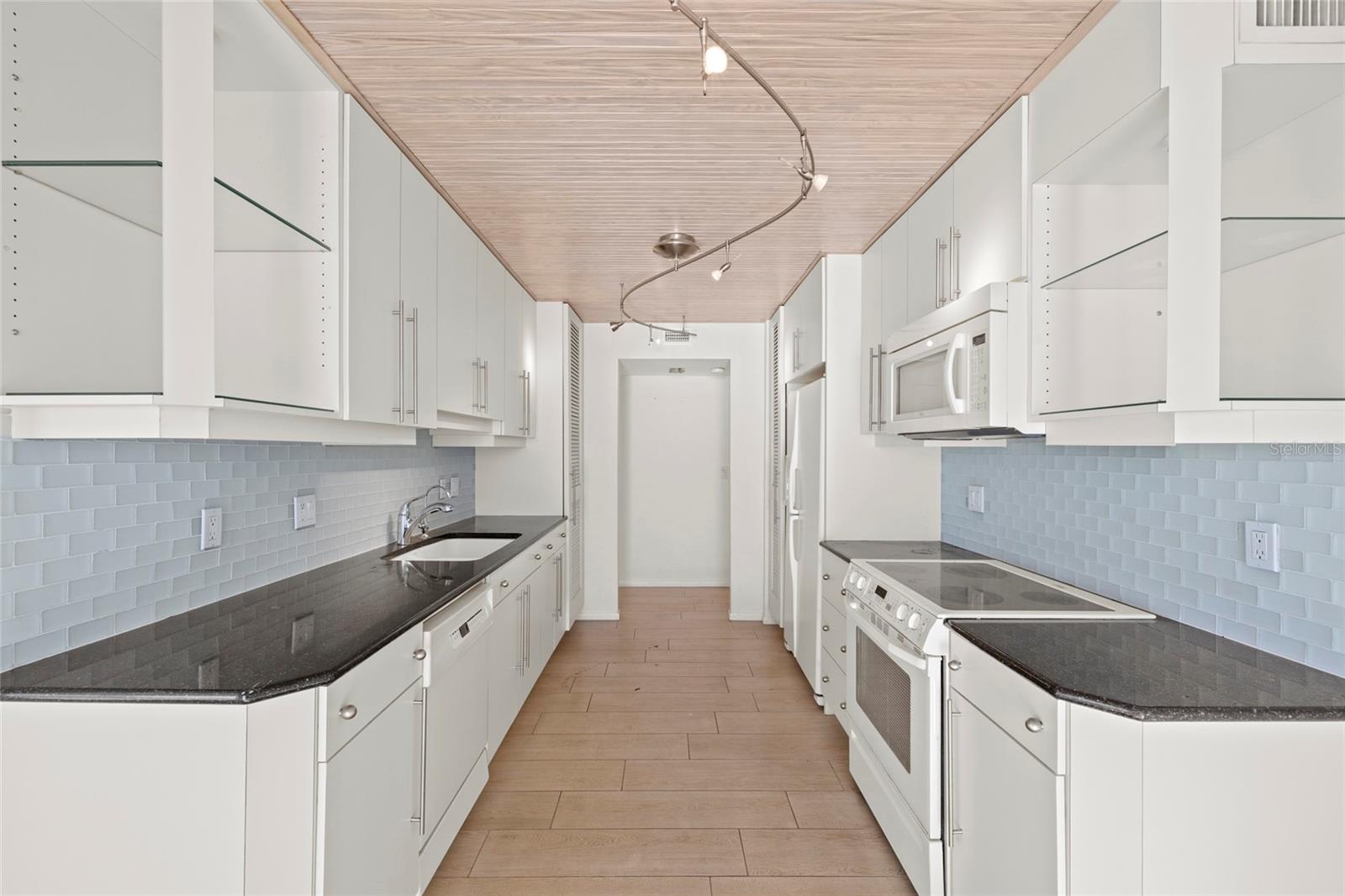 2425 GULF OF MEXICO DR #7D, LONGBOAT KEY, FL, 34228