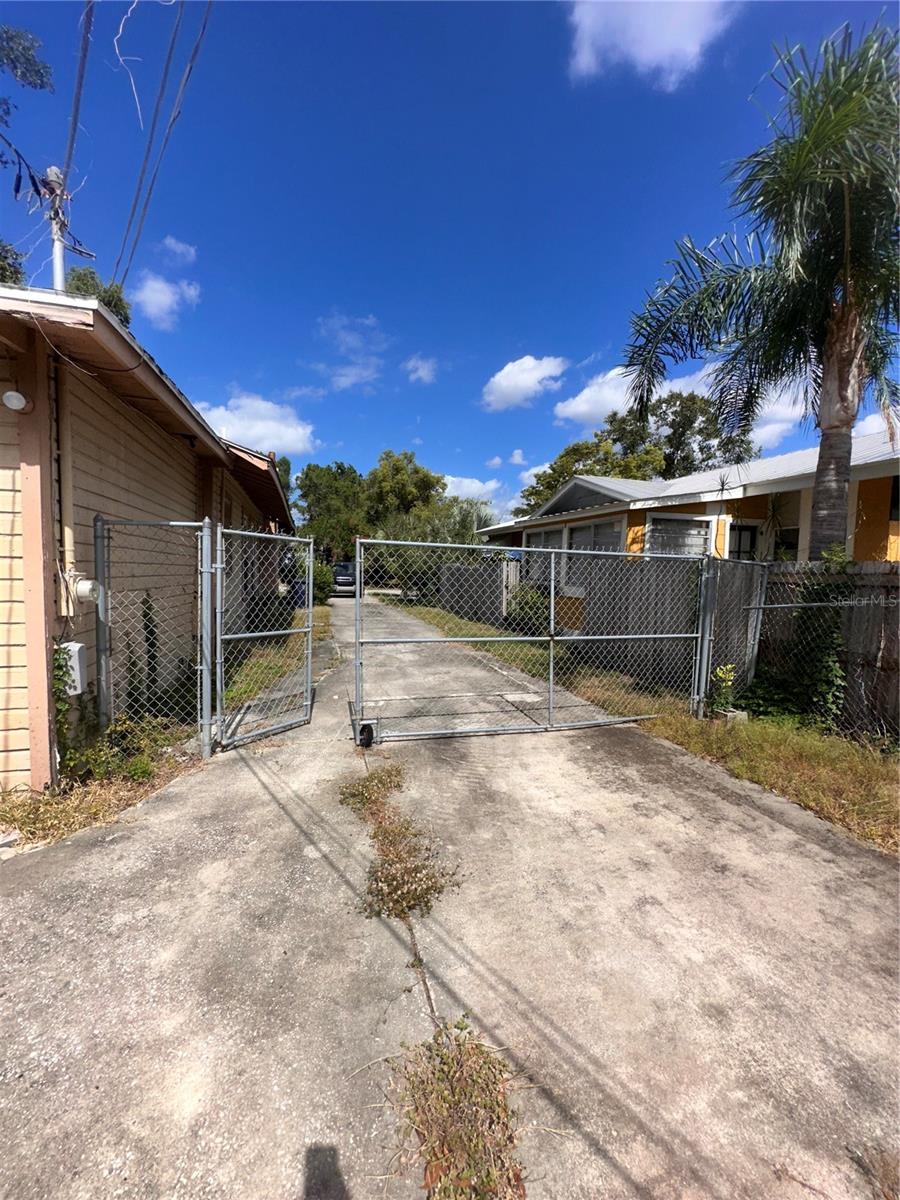 112 W POWHATAN AVE, TAMPA, FL, 33604