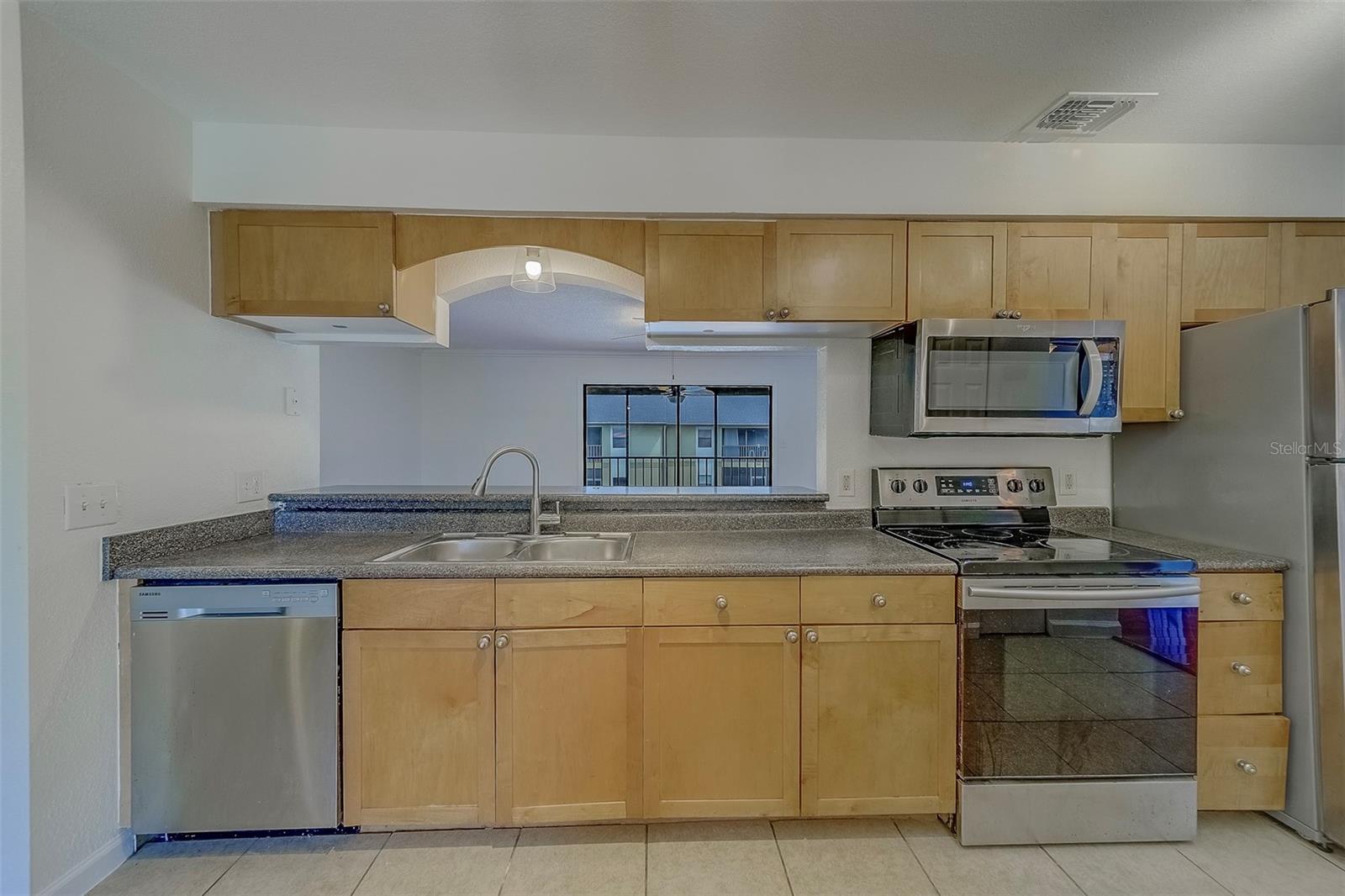 10195 SAILWINDS BLVD N #202, LARGO, FL, 33773