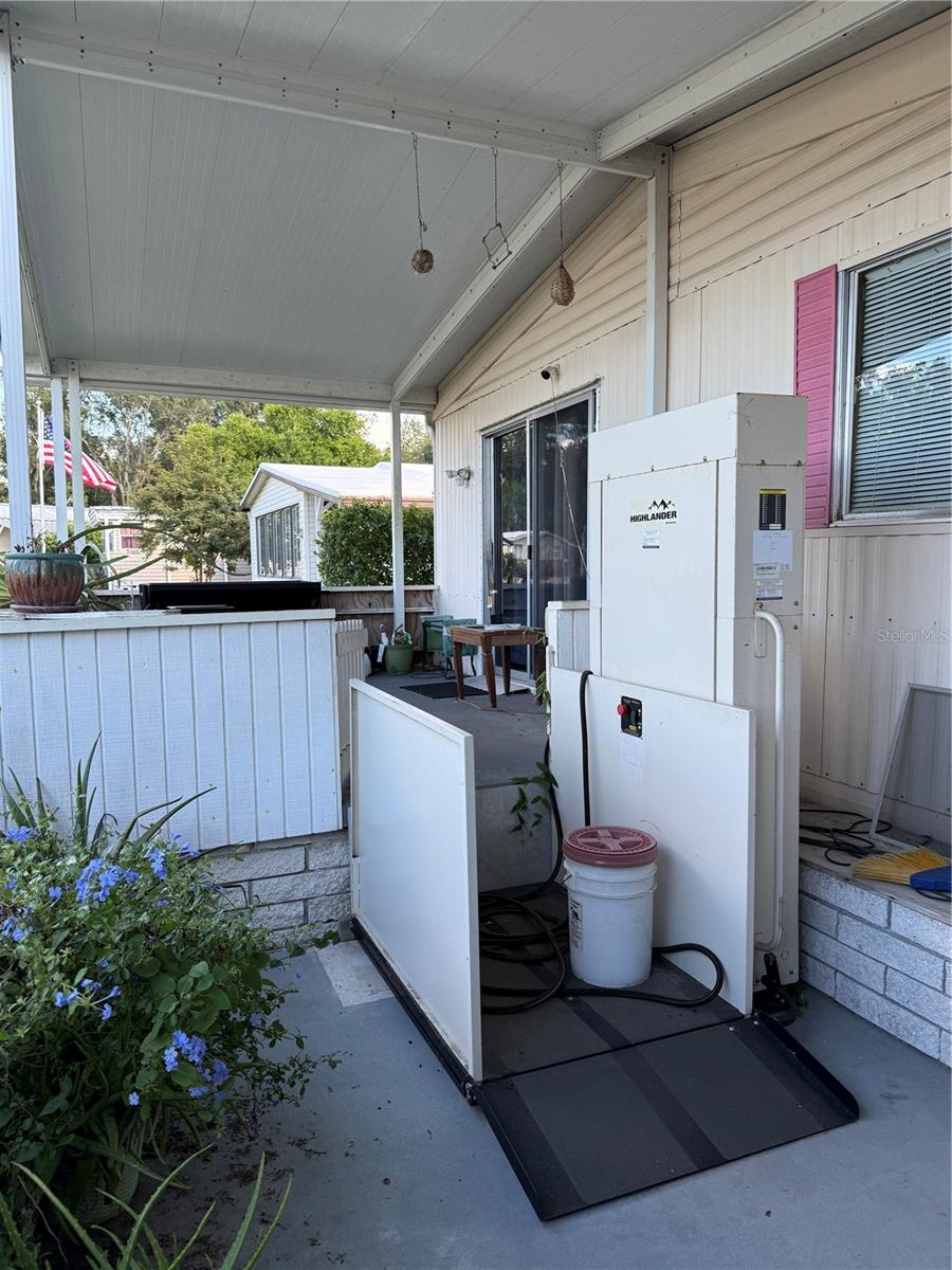 TB8439746 Property Photo