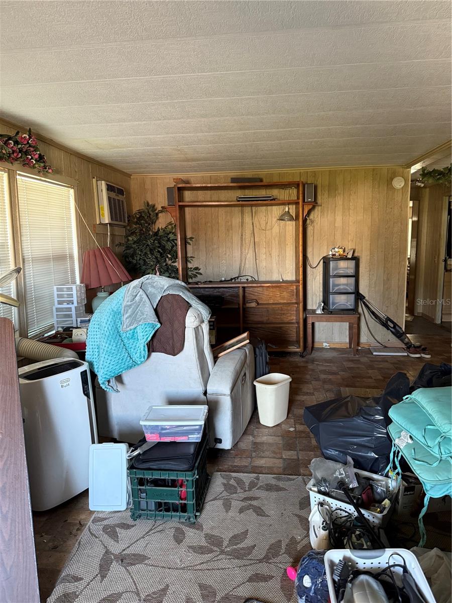 TB8439746 Property Photo