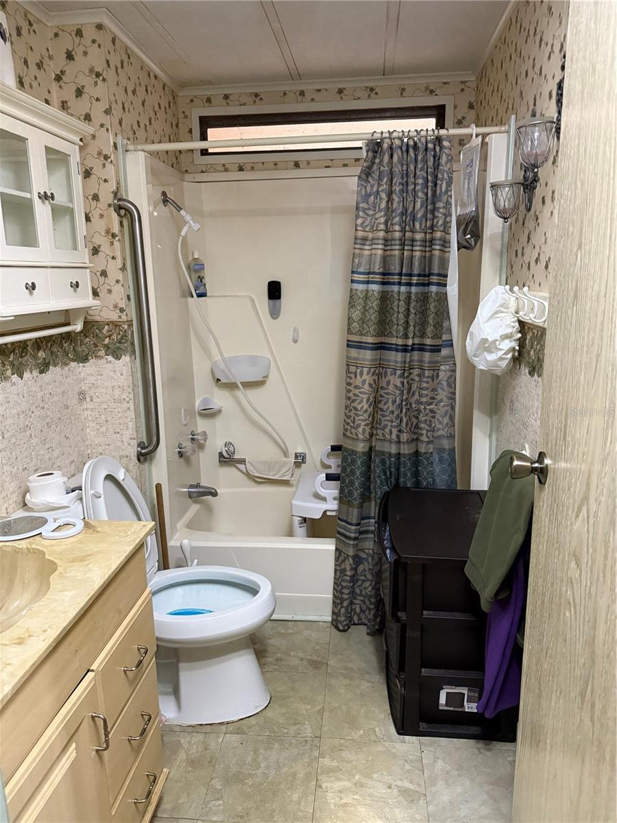 TB8439746 Property Photo