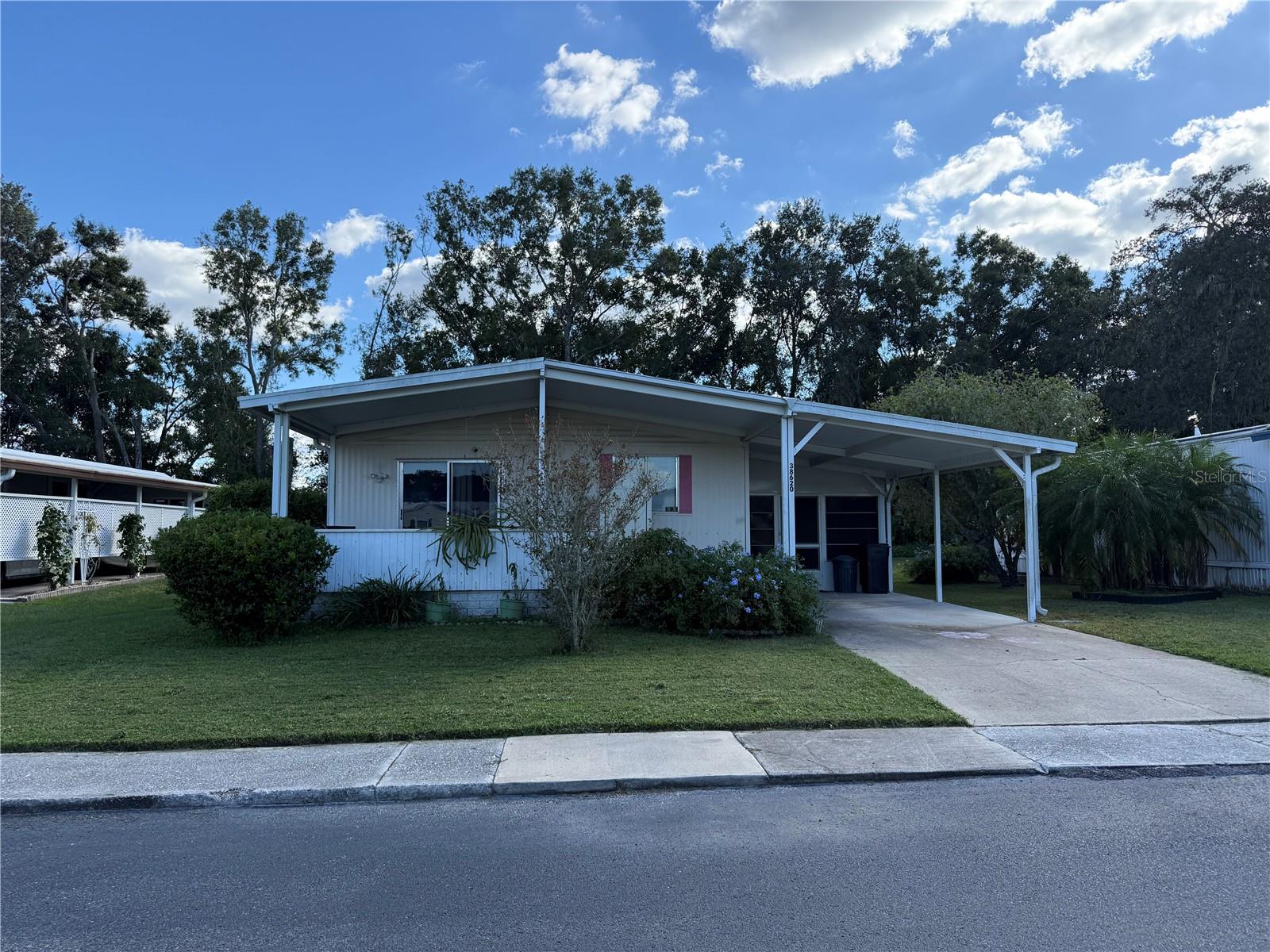 TB8439746 Property Photo