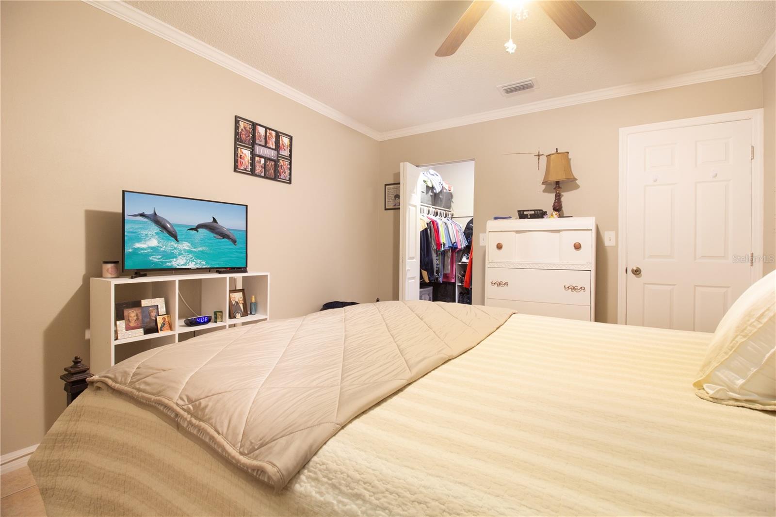 TB8439759 Property Photo