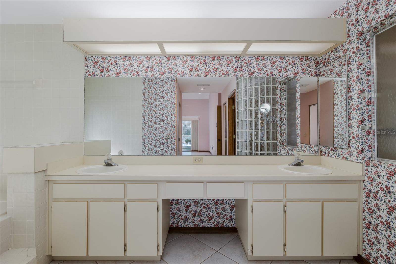 18602 WHITE PINE CIR, HUDSON, FL, 34667