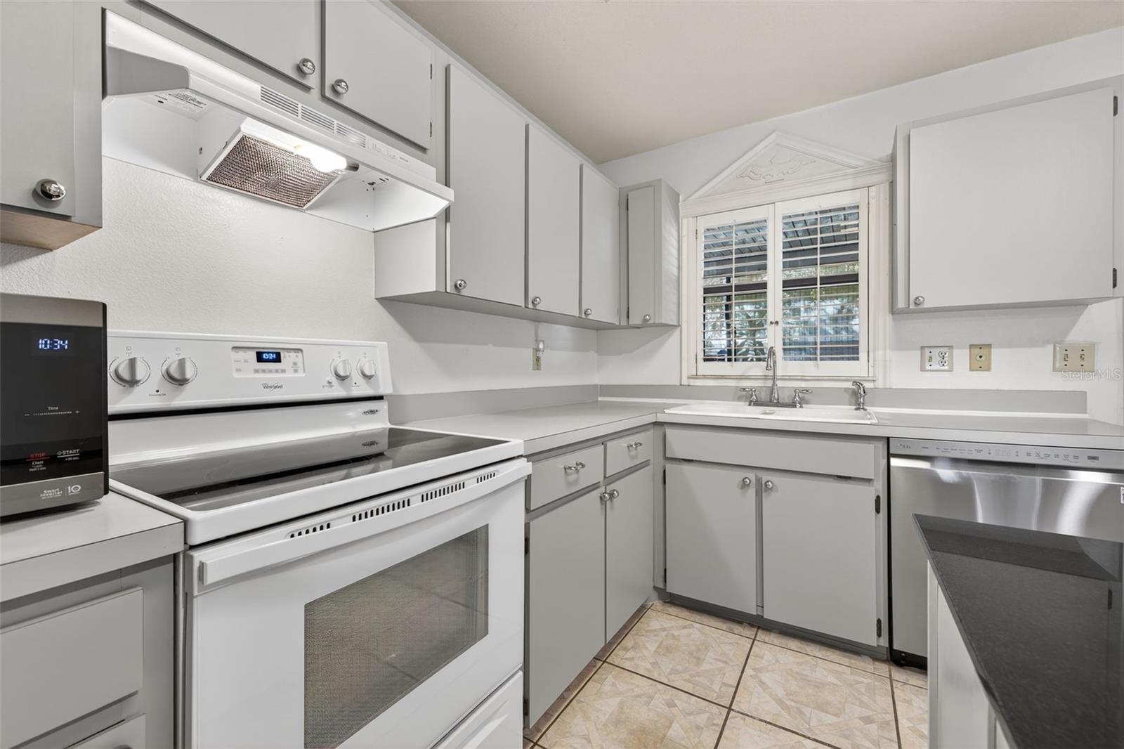 7016 2ND ST N, ST PETERSBURG, FL, 33702