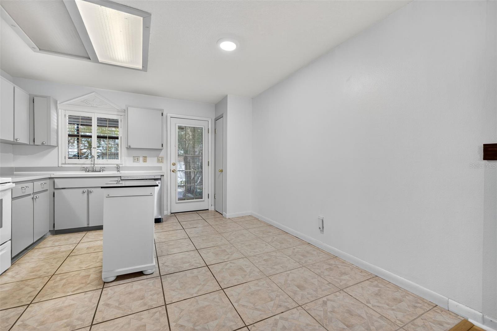 7016 2ND ST N, ST PETERSBURG, FL, 33702