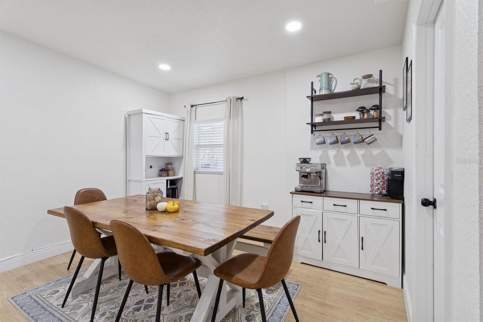 Dining room/flex space