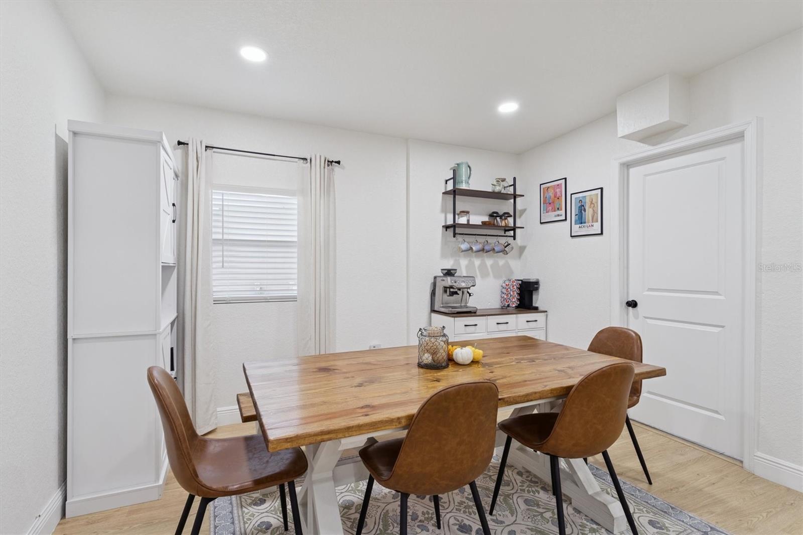 Dining room/flex space