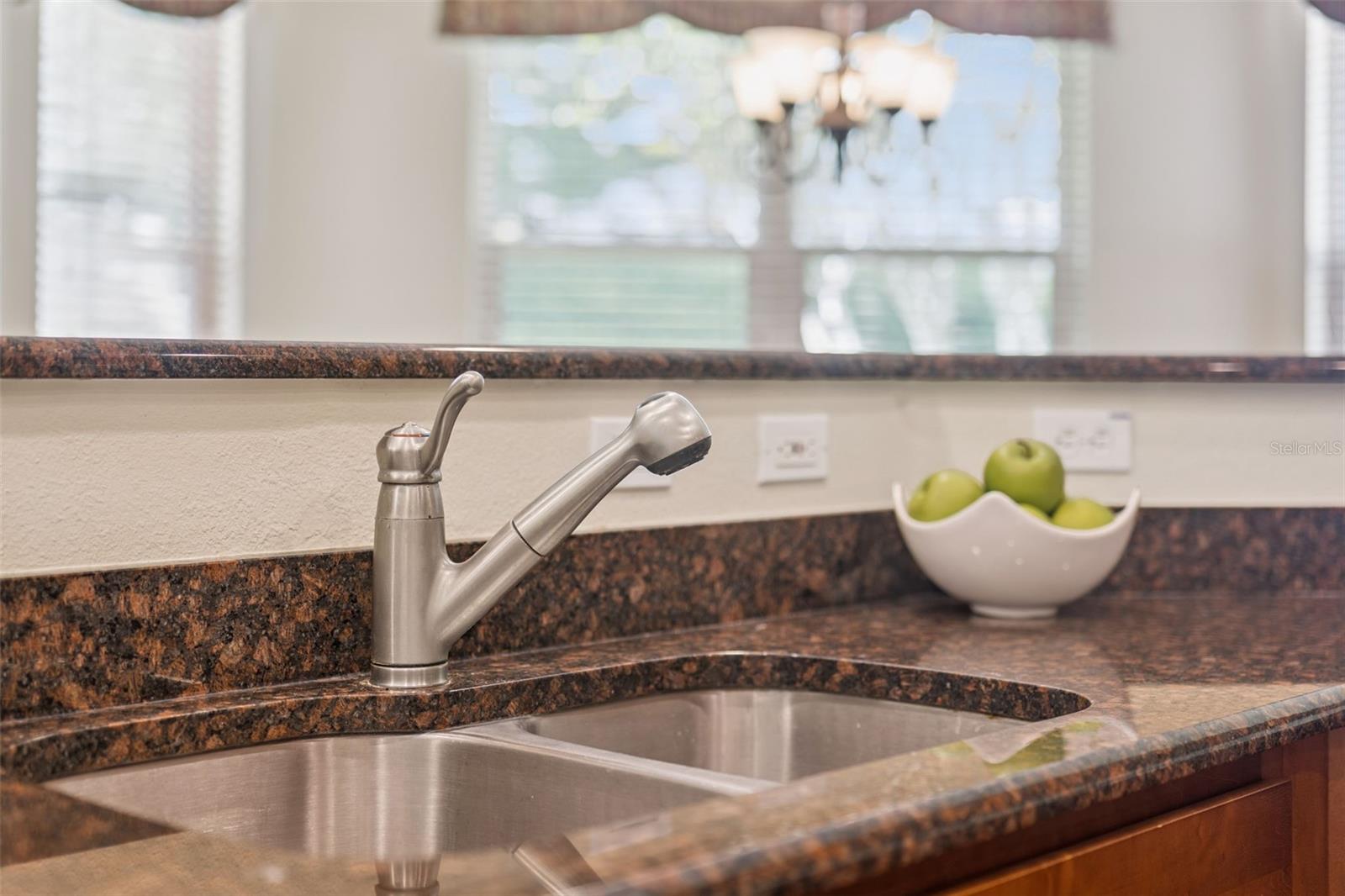 1612 LINCOLNSHIRE DRIVE, DELAND, FL, 32724