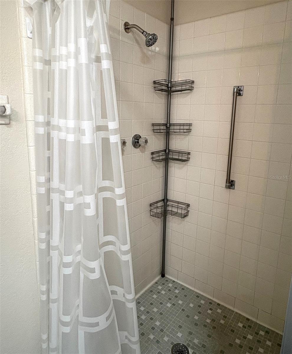 TB8439966 Property Photo