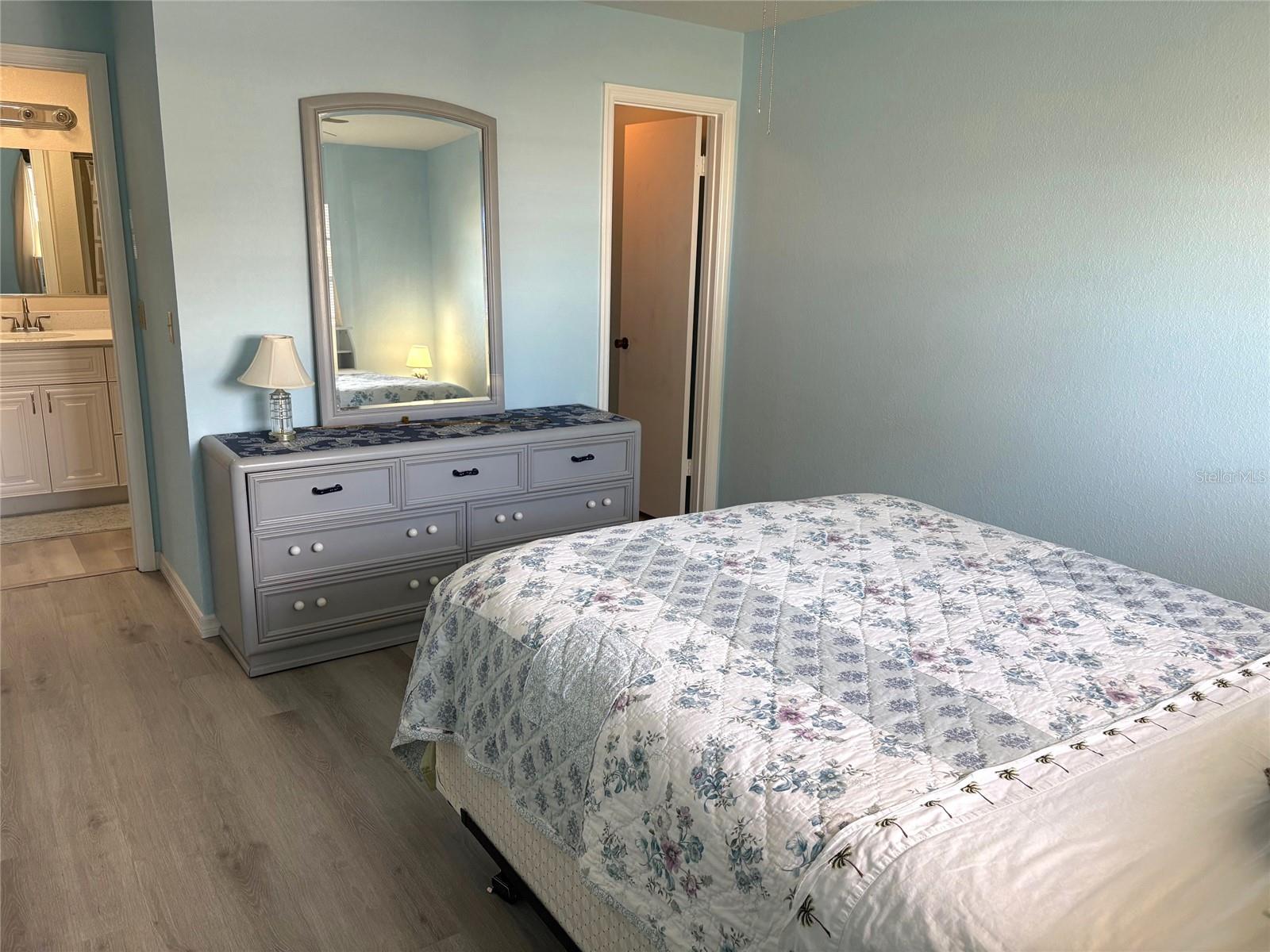 TB8439966 Property Photo