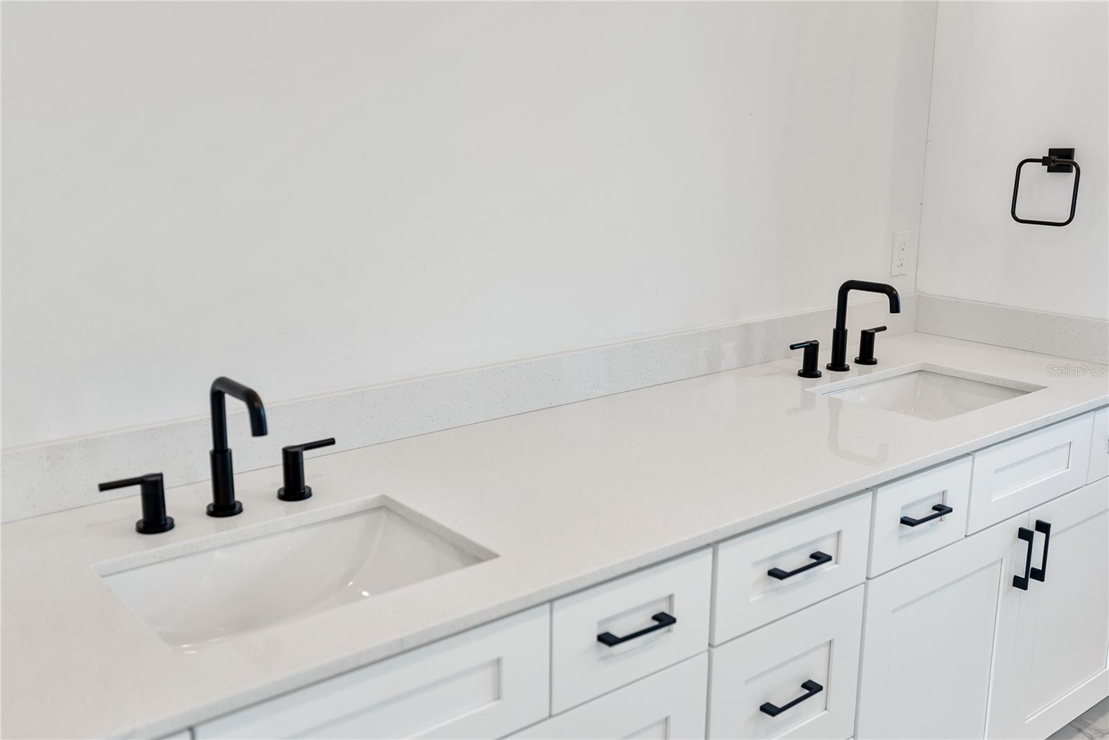 A4669195 Property Photo