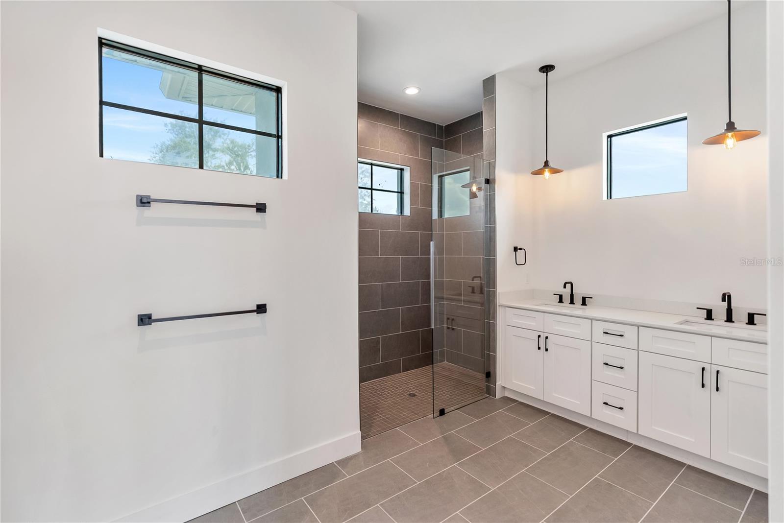 A4669195 Property Photo