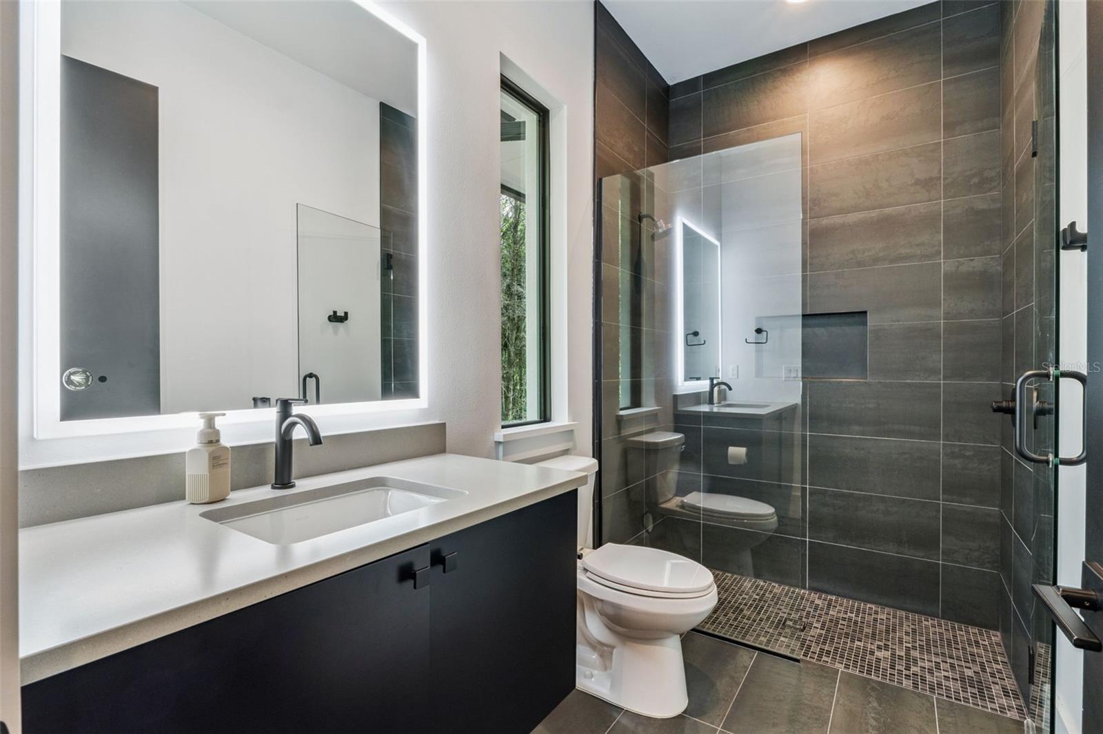 O6354264 Property Photo