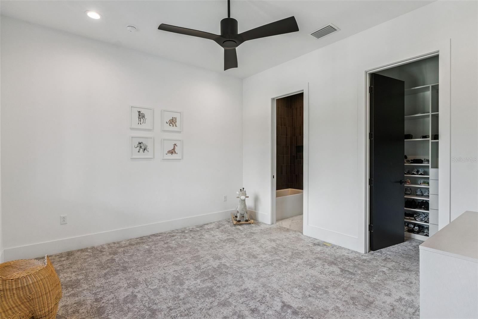 O6354264 Property Photo