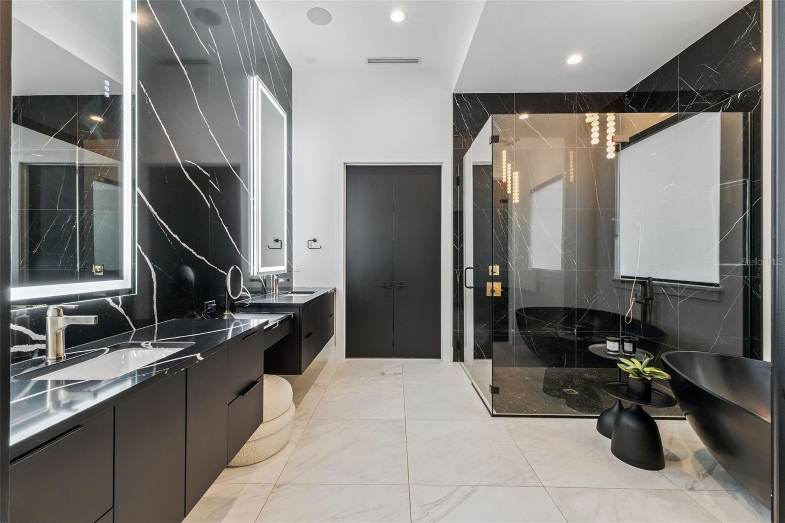 O6354264 Property Photo