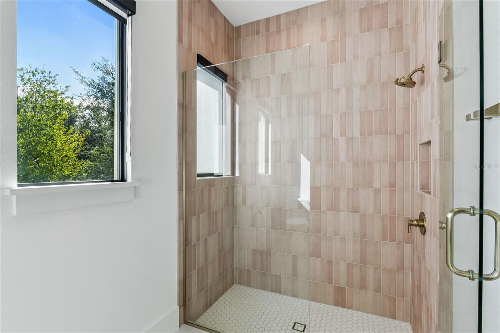 O6354264 Property Photo