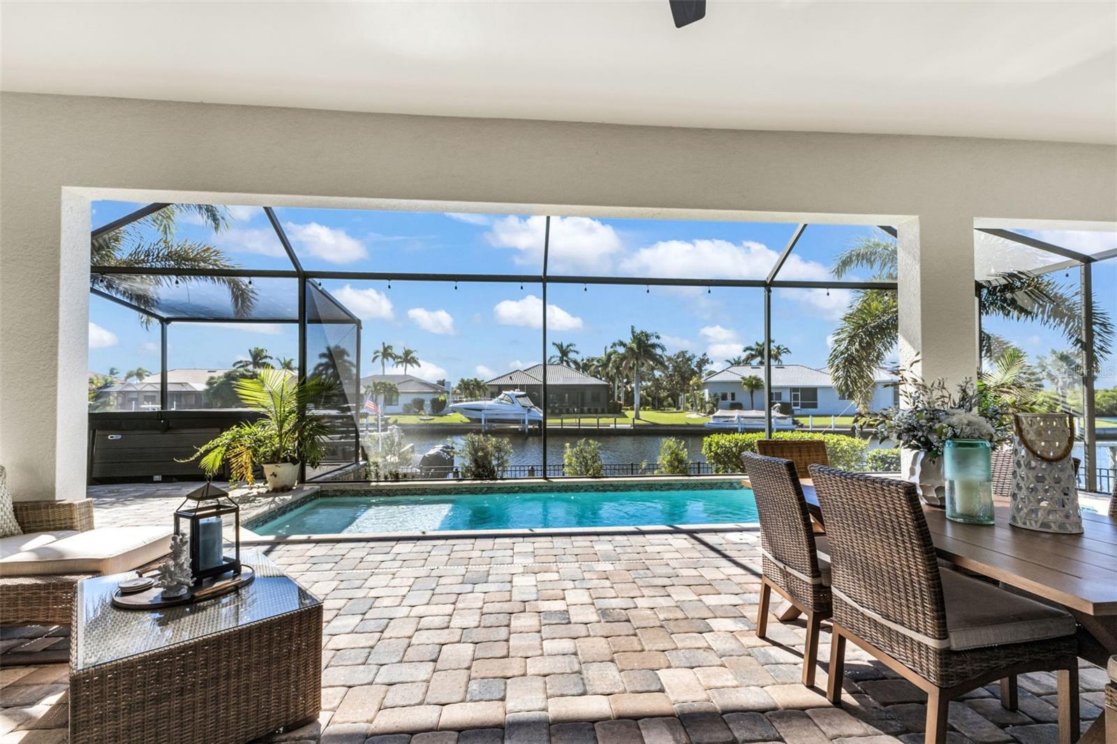 333 SANTANDER CT, PUNTA GORDA, FL, 33950