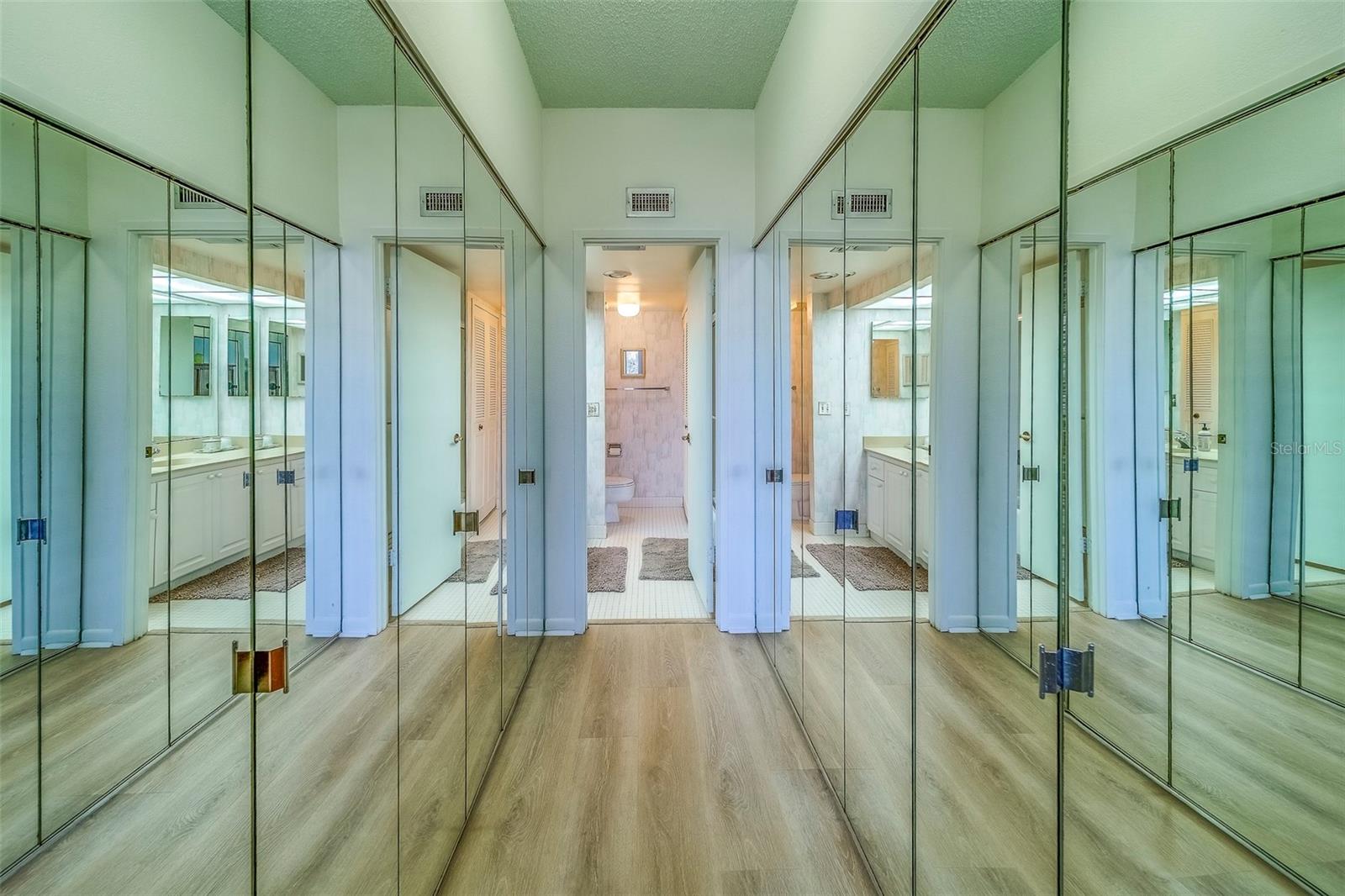 400 ISLAND WAY #104, CLEARWATER BEACH, FL, 33767