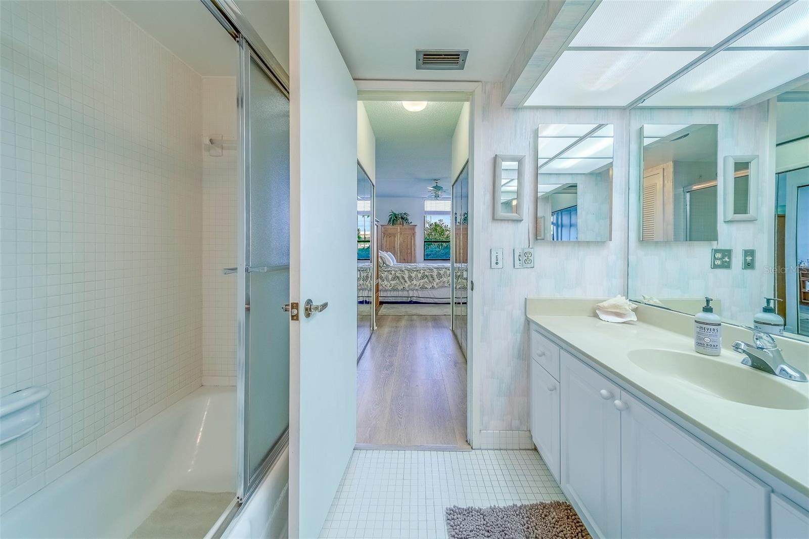 400 ISLAND WAY #104, CLEARWATER BEACH, FL, 33767