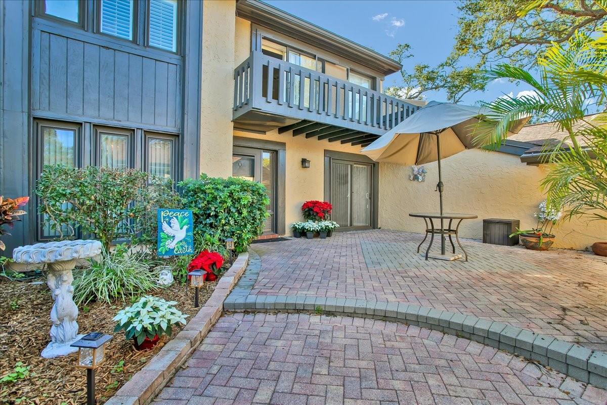 The spacious courtyard leading to front entrance. Gardeners paradise!
