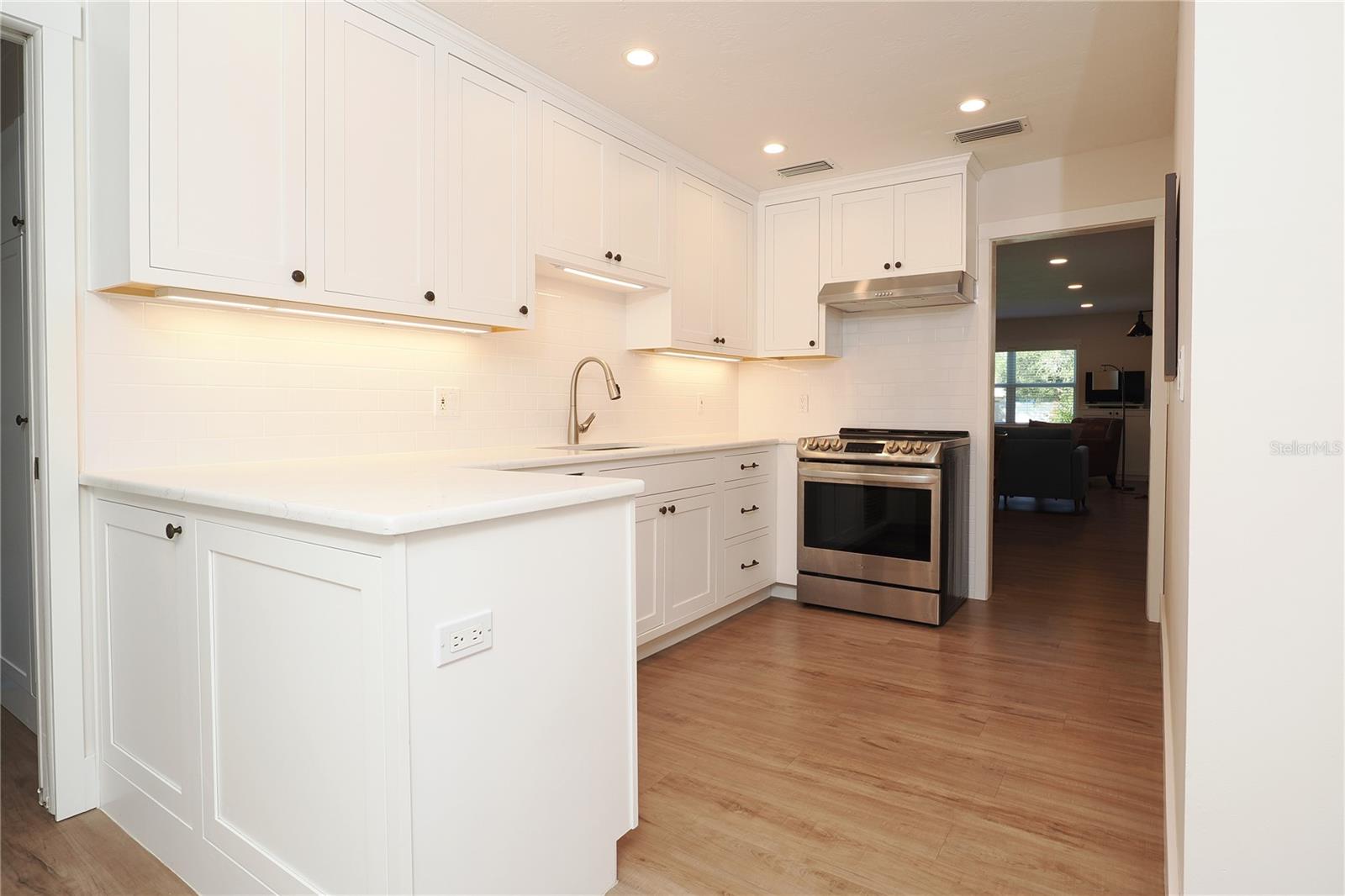 1303 ARCADIA AVE, SARASOTA, FL, 34232