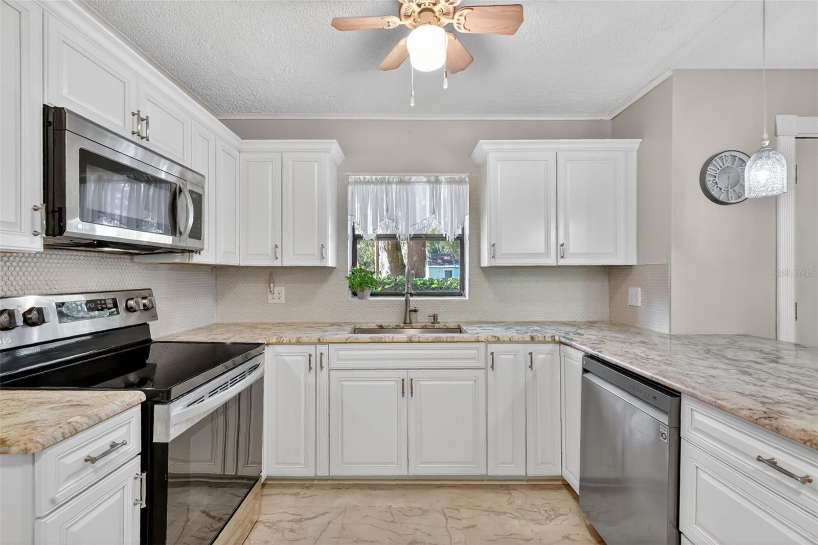 502 GRAY AVE, WILDWOOD, FL, 34785