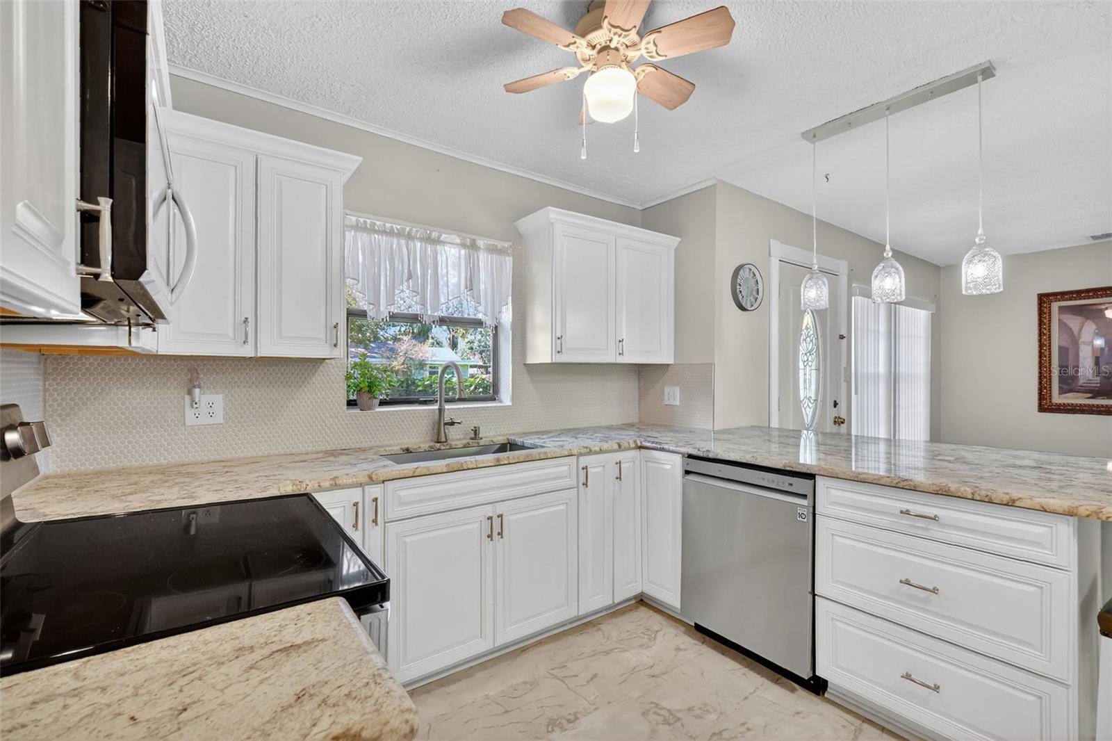 502 GRAY AVE, WILDWOOD, FL, 34785