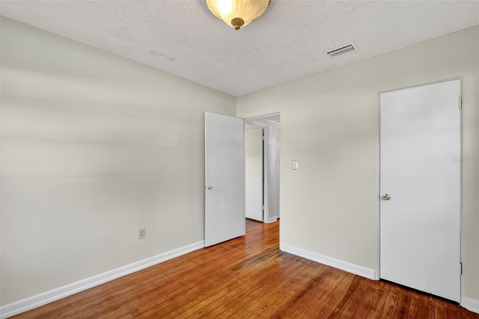 502 GRAY AVE, WILDWOOD, FL, 34785