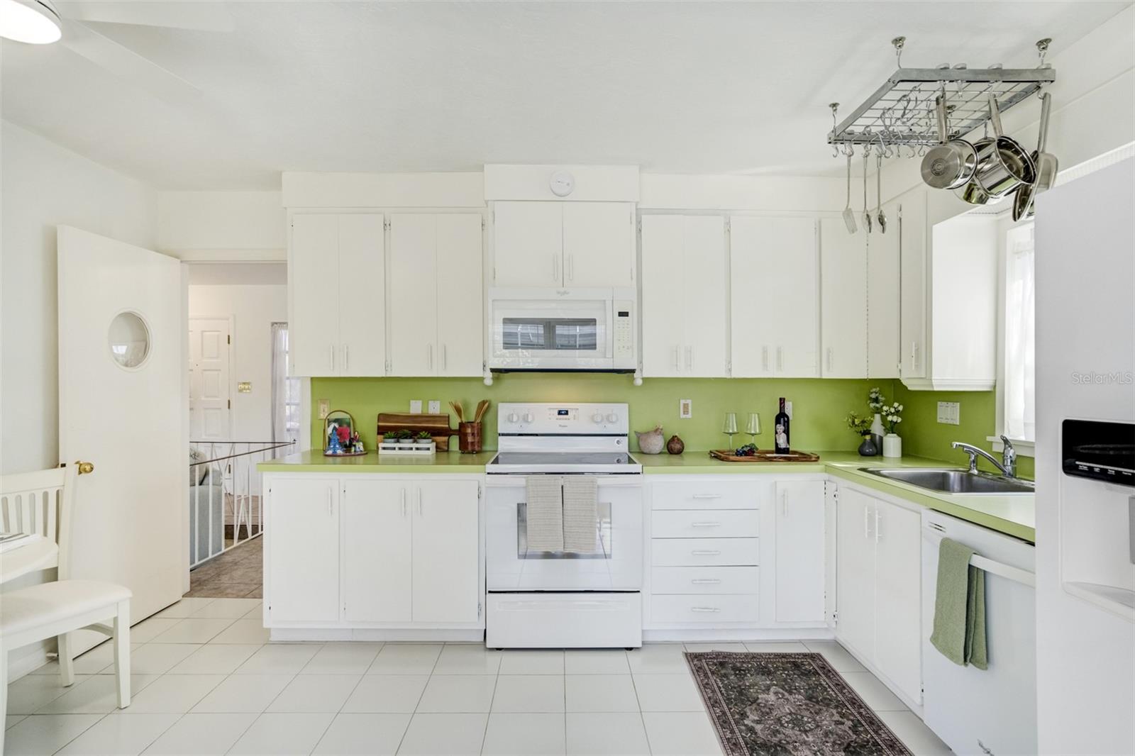 13850 SUNSET DR, LARGO, FL, 33774