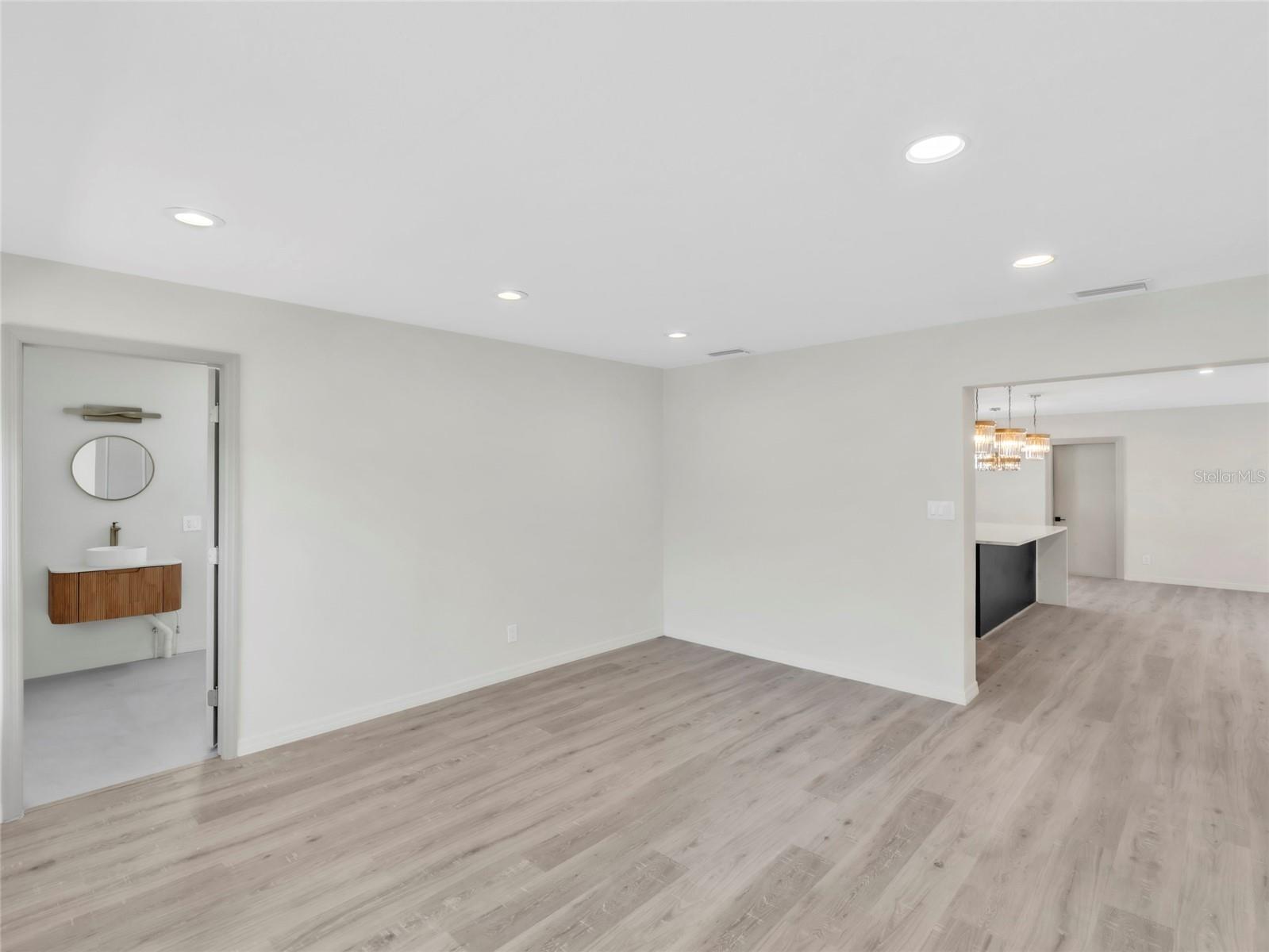 4870 VENETIAN BLVD NE, ST PETERSBURG, FL, 33703