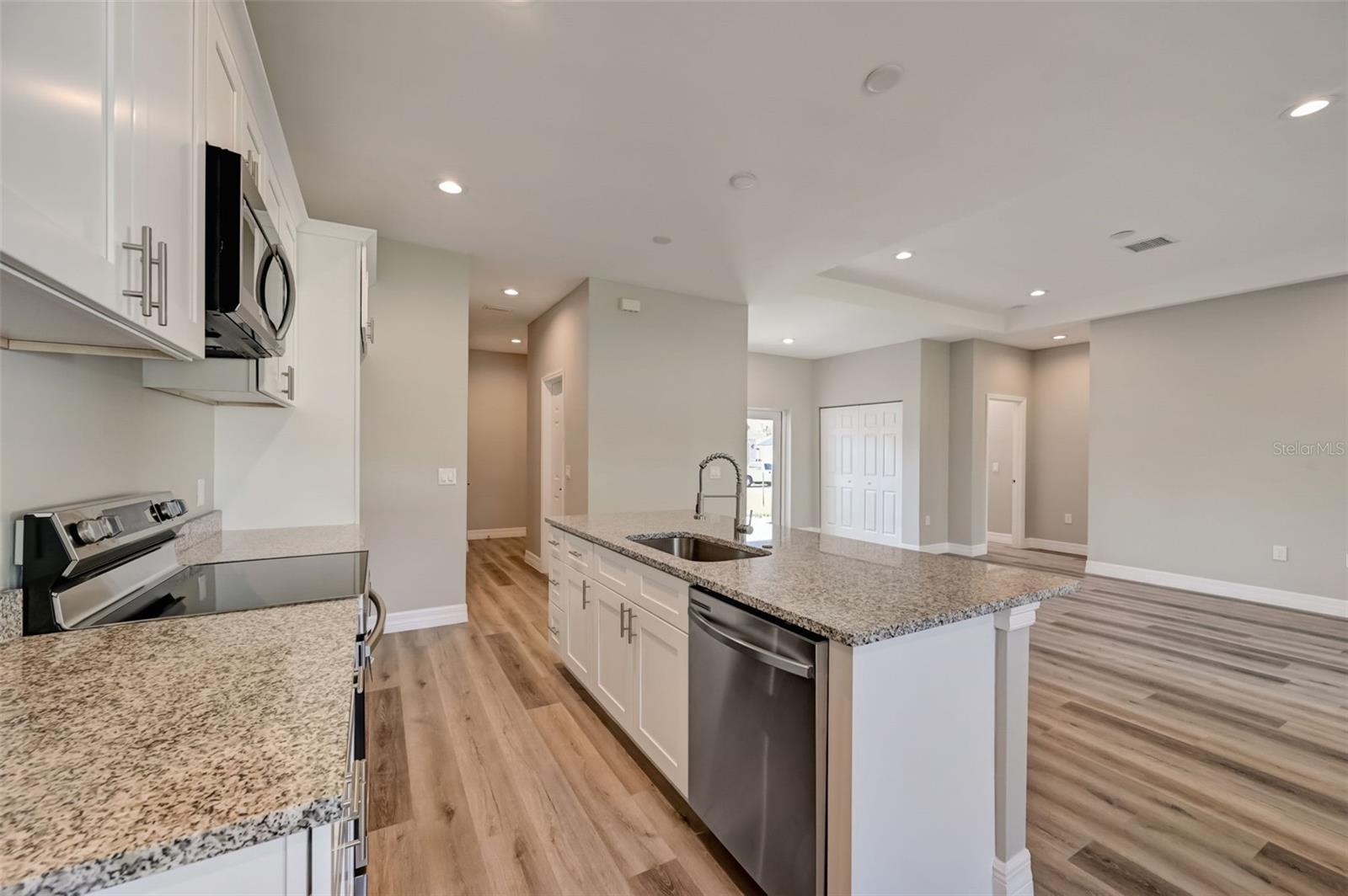 1212 GILLESPIE AVE, NORTH PORT, FL, 34288